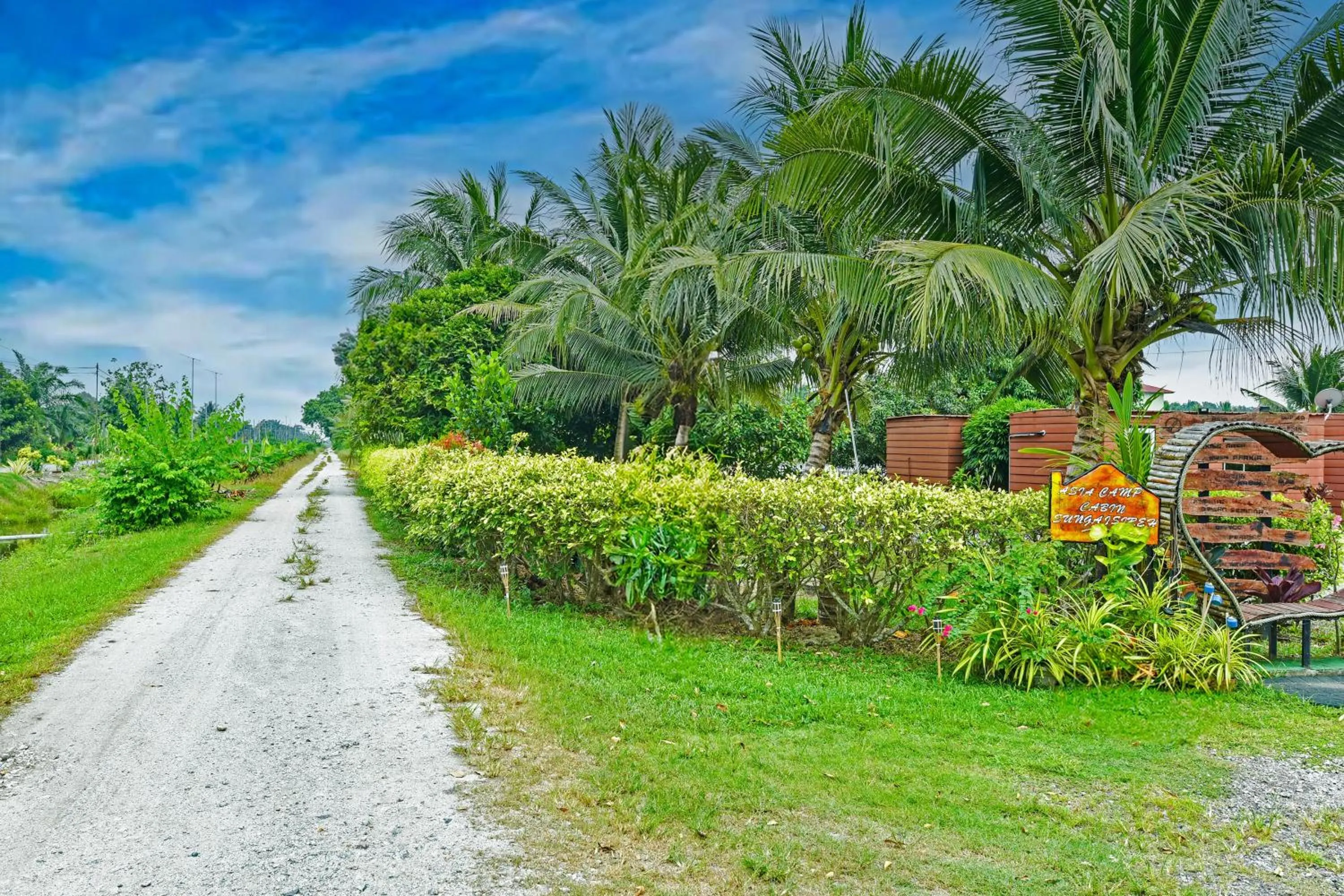 Facade/entrance in Hotel O Asiacamp Chalet Tanjung Karang