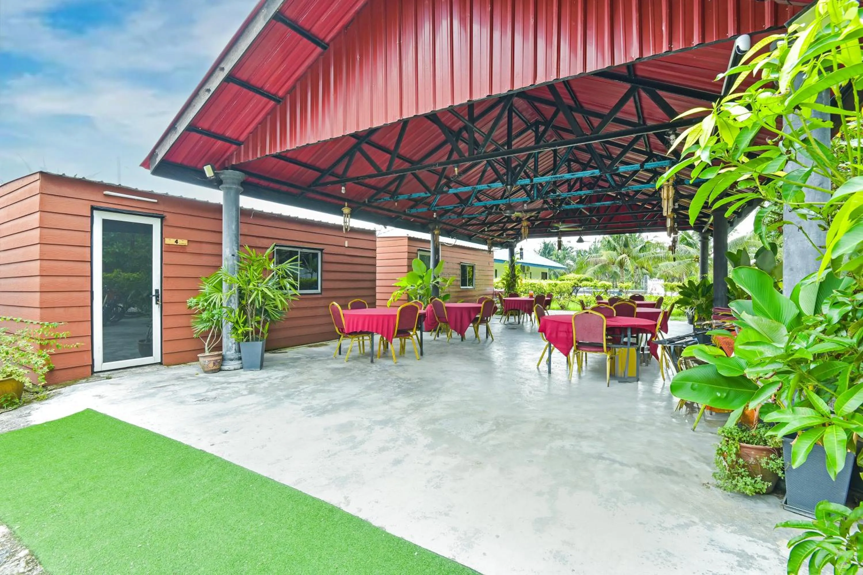 Lobby or reception in Hotel O Asiacamp Chalet Tanjung Karang