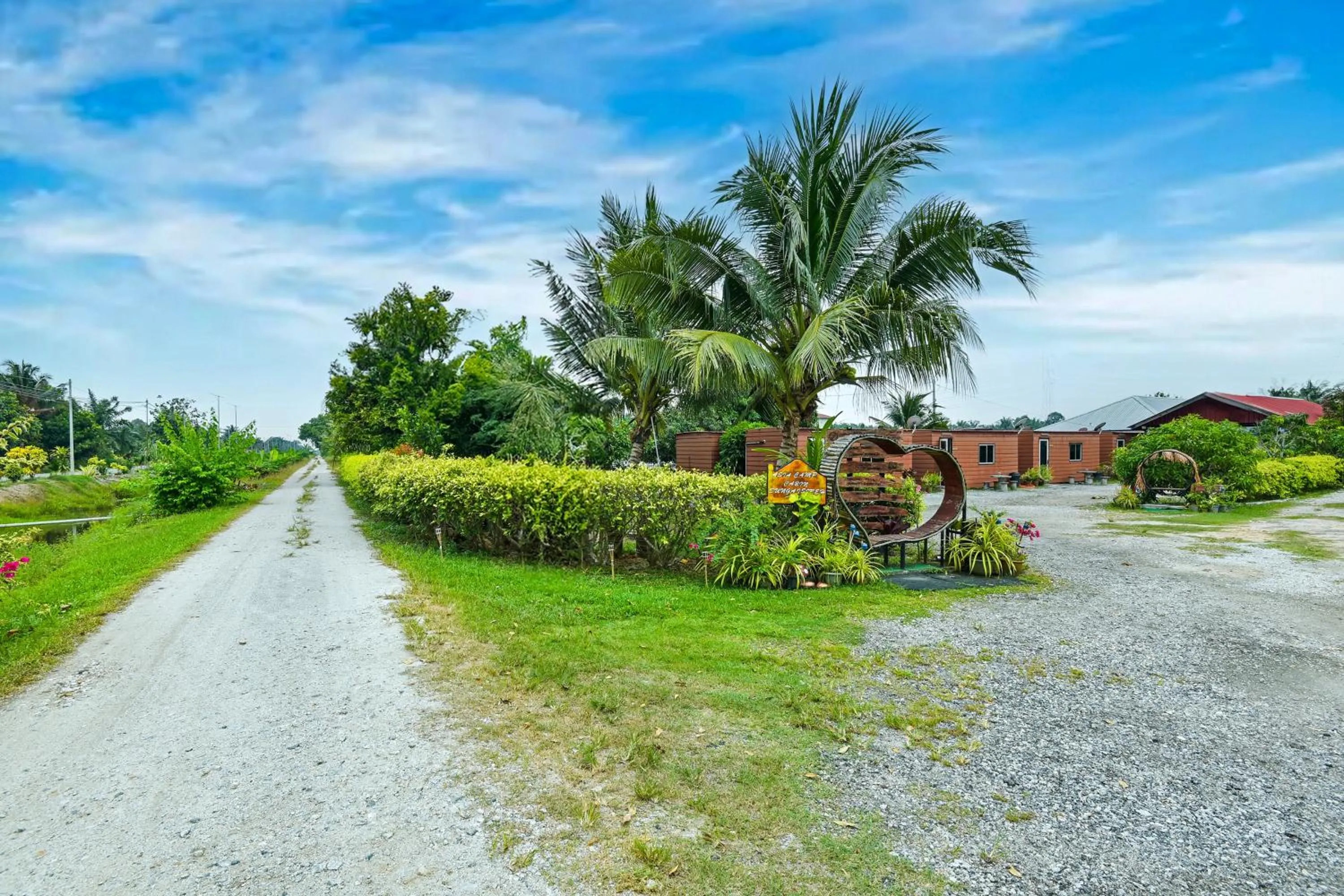 Facade/entrance in Hotel O Asiacamp Chalet Tanjung Karang