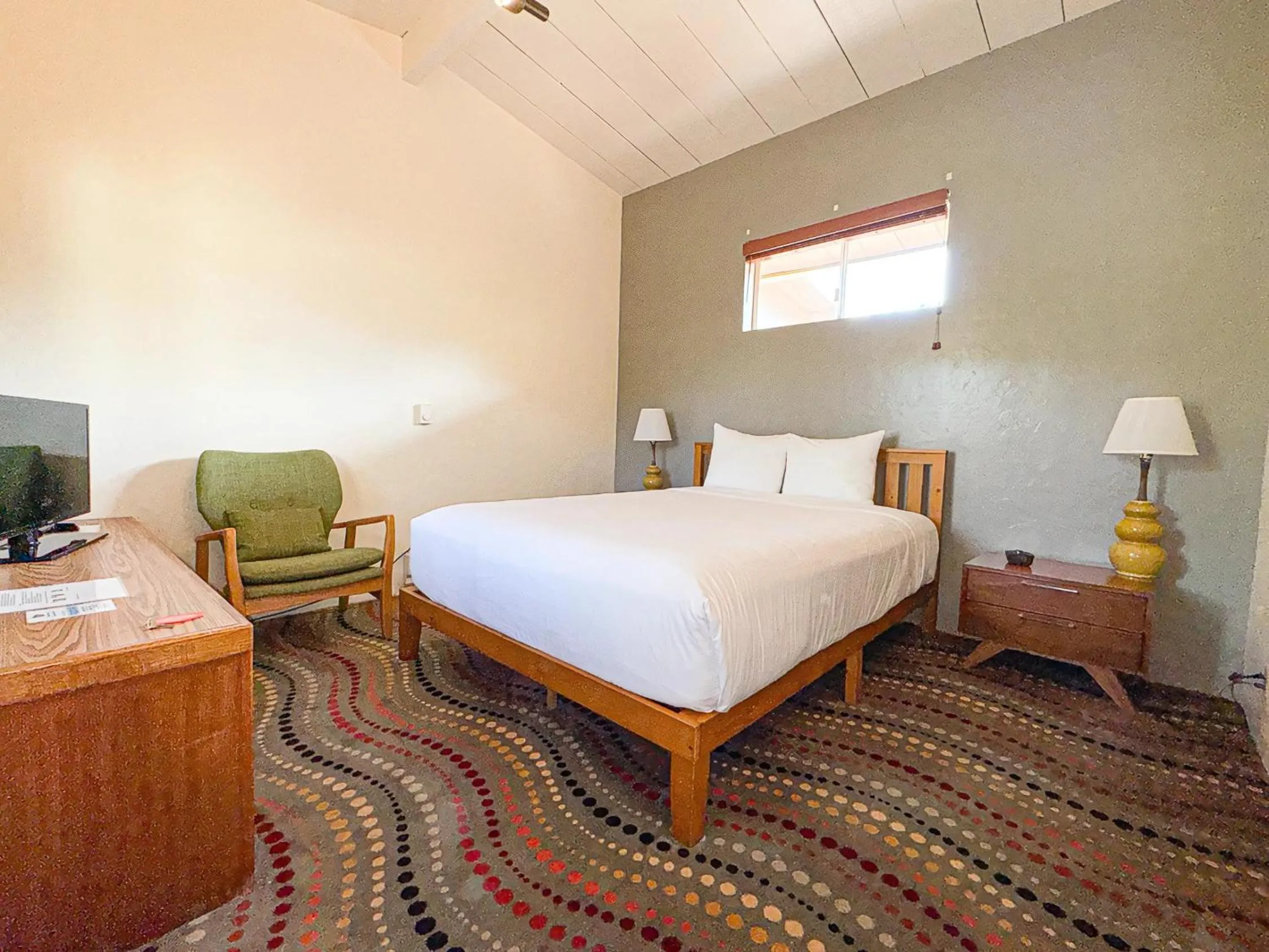 Bedroom, Bed in Contenta Inn