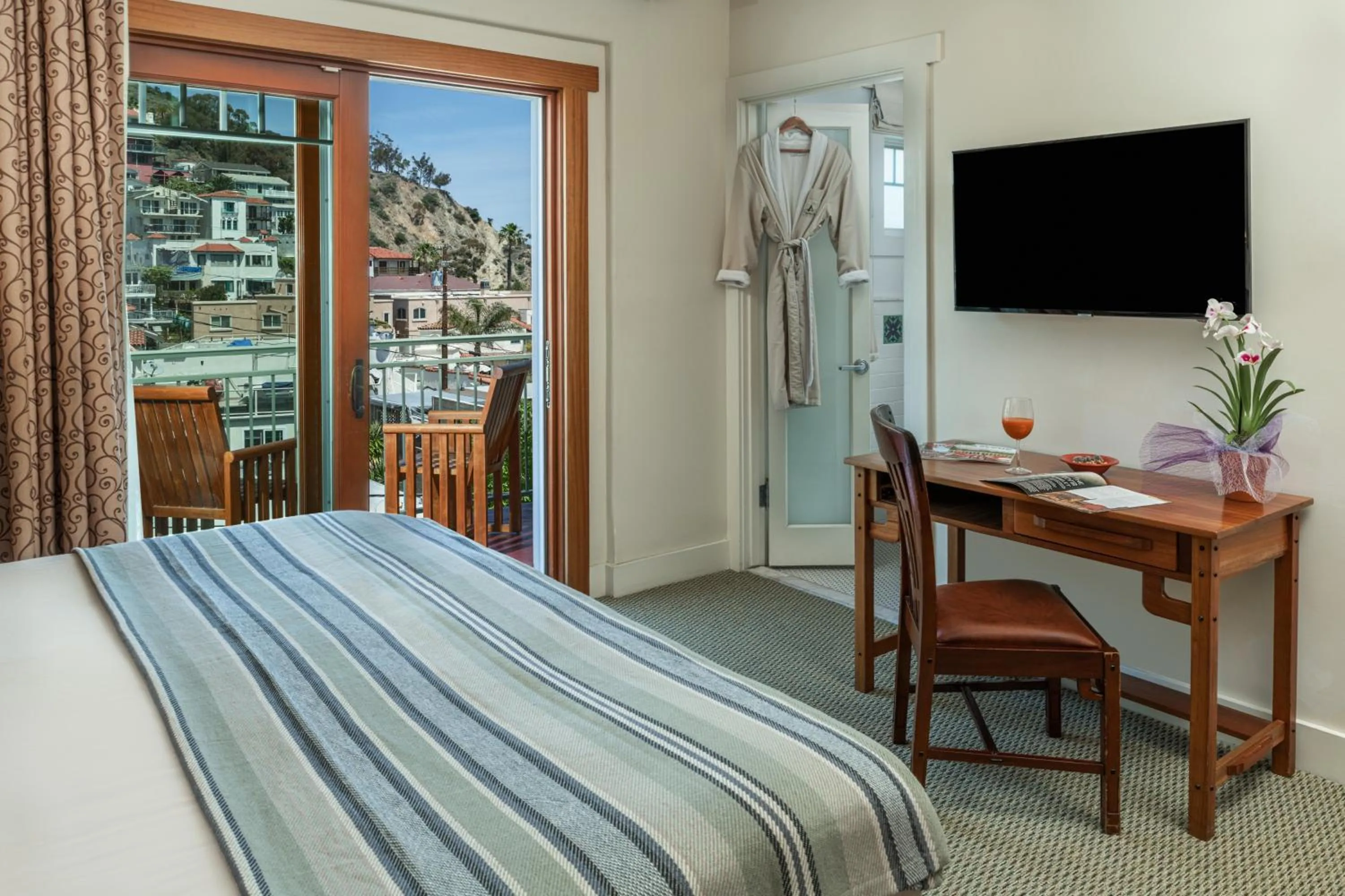 TV and multimedia in The Avalon Hotel in Catalina Island