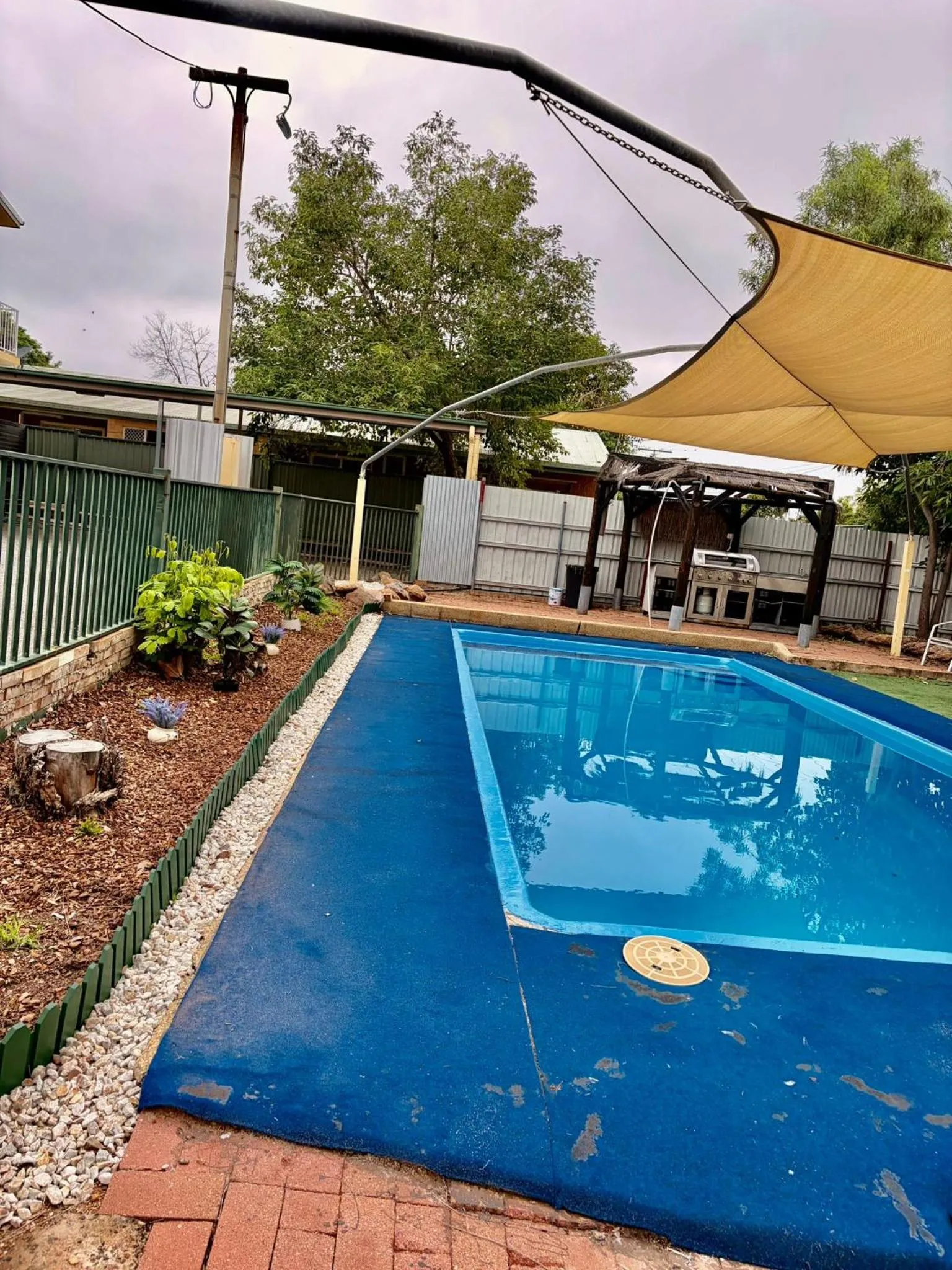 Swimming pool in Townview Motel