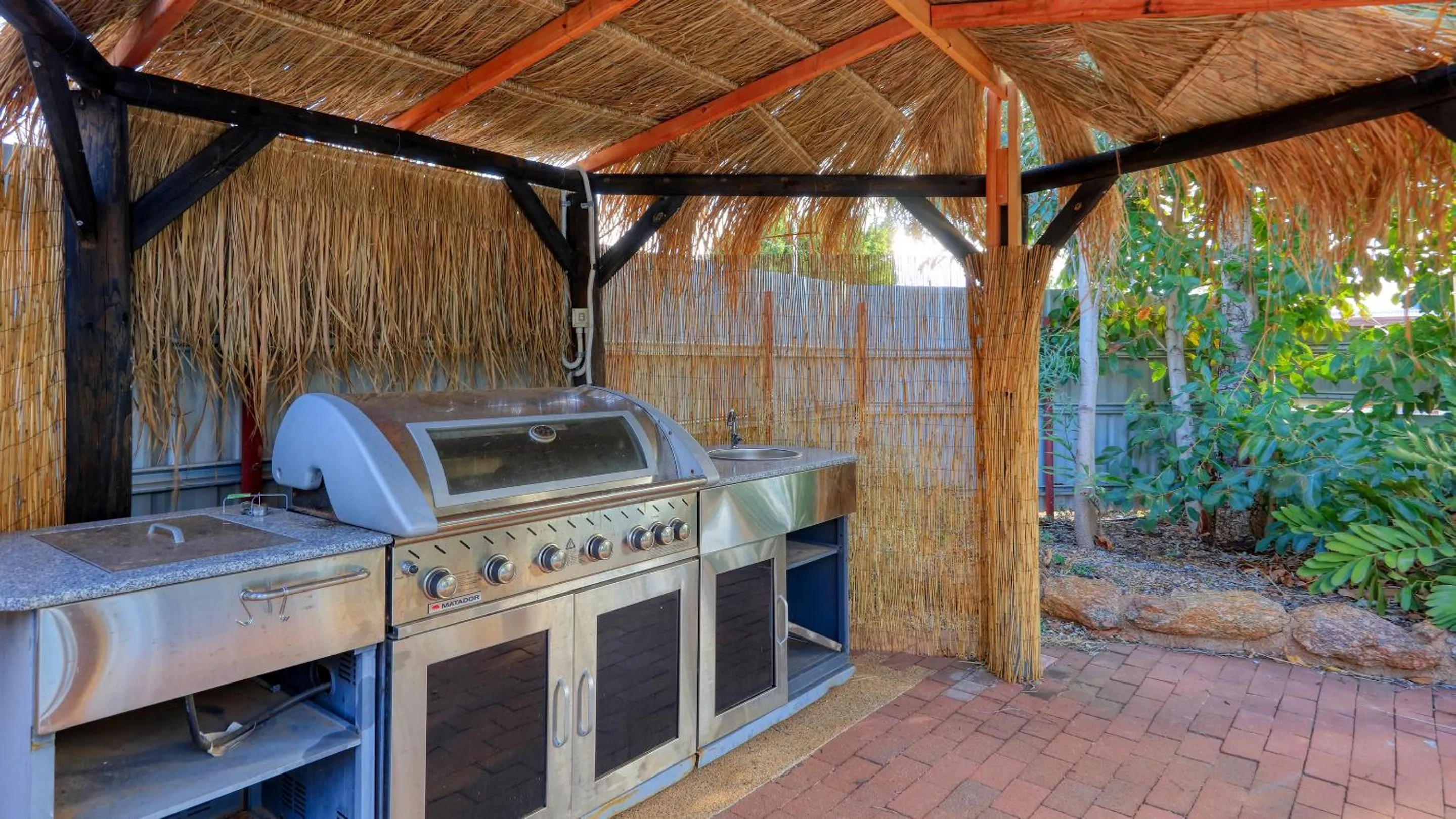 BBQ facilities in Townview Motel