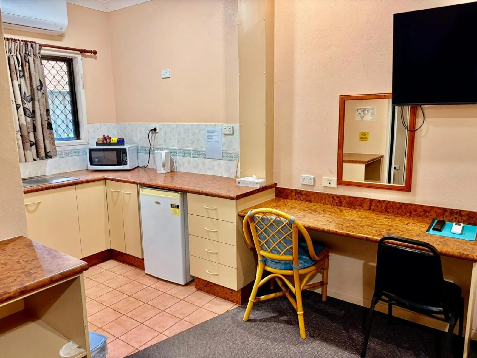 Seating area in Townview Motel