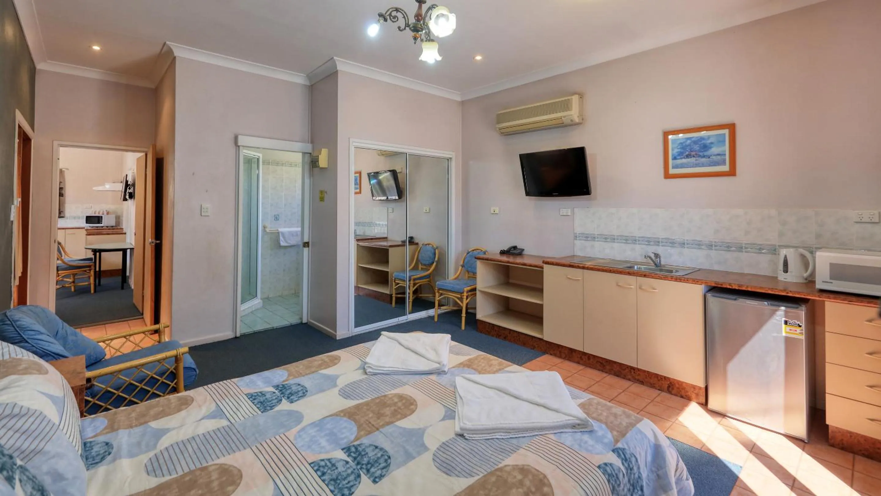 Bed in Townview Motel