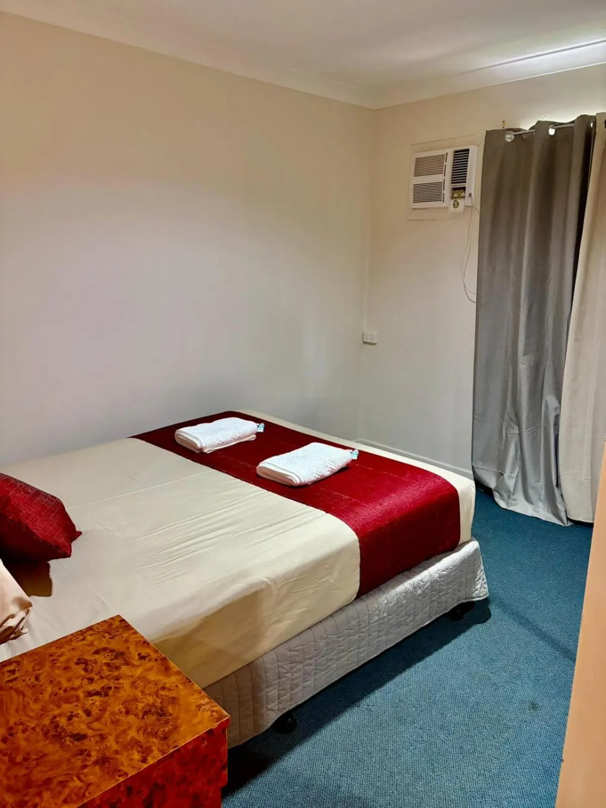 Bed in Townview Motel