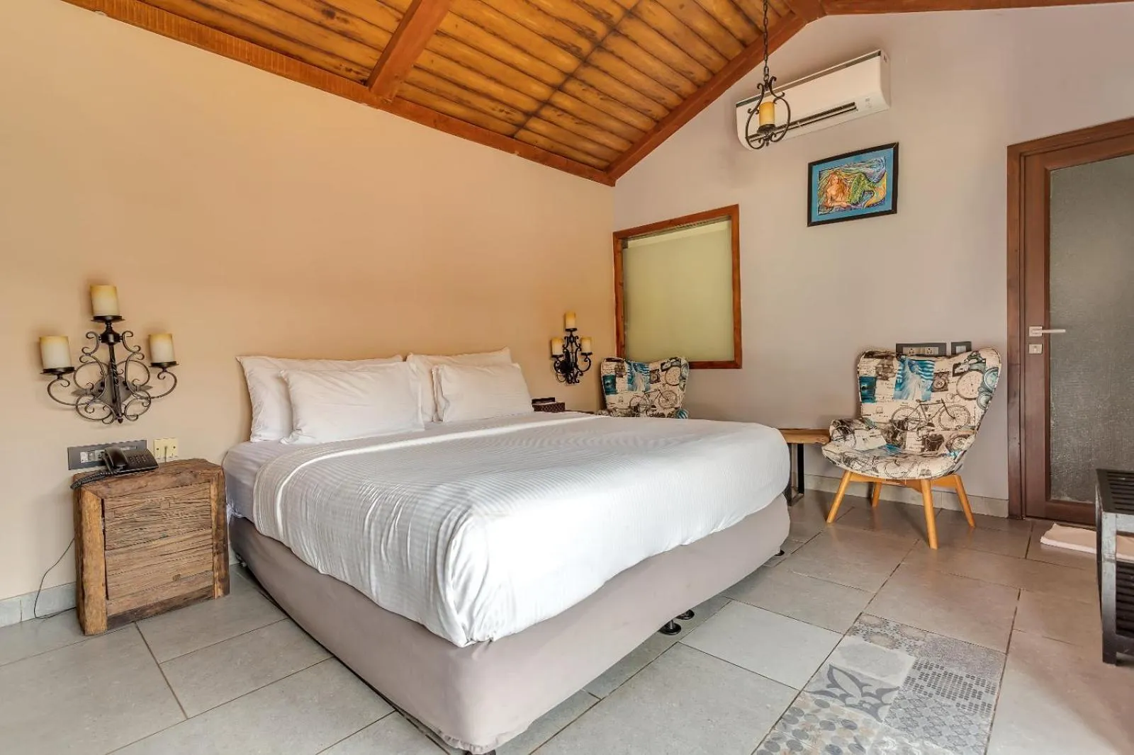 Photo of the whole room, Bed in The Baga Beach Resort