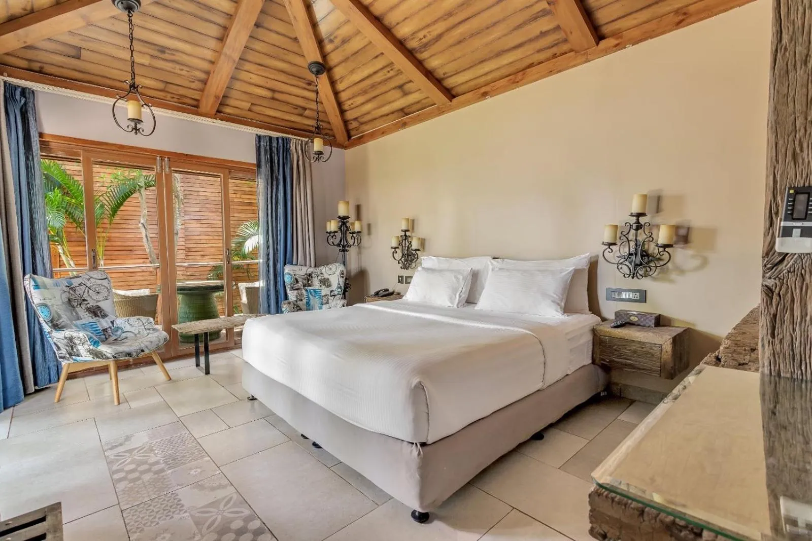 Photo of the whole room, Bed in The Baga Beach Resort