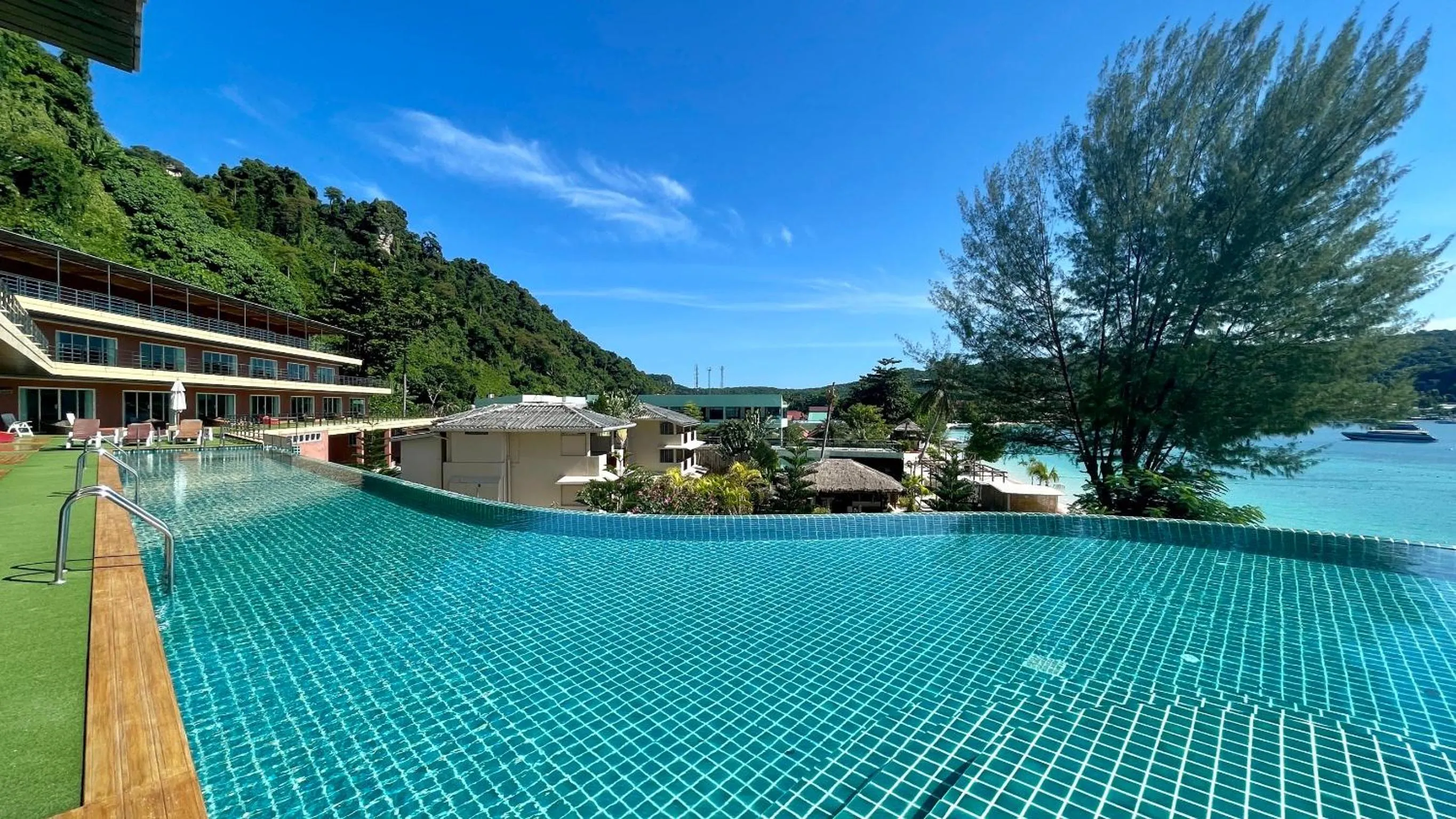 Pool view in Phi Phi Cliff Beach Resort