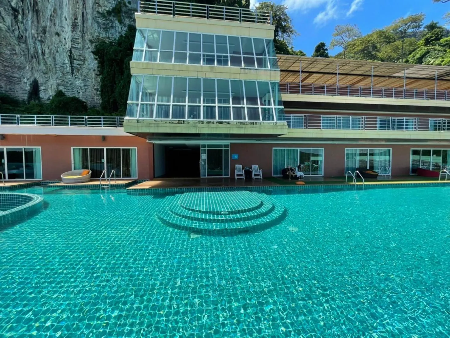 Property building in Phi Phi Cliff Beach Resort
