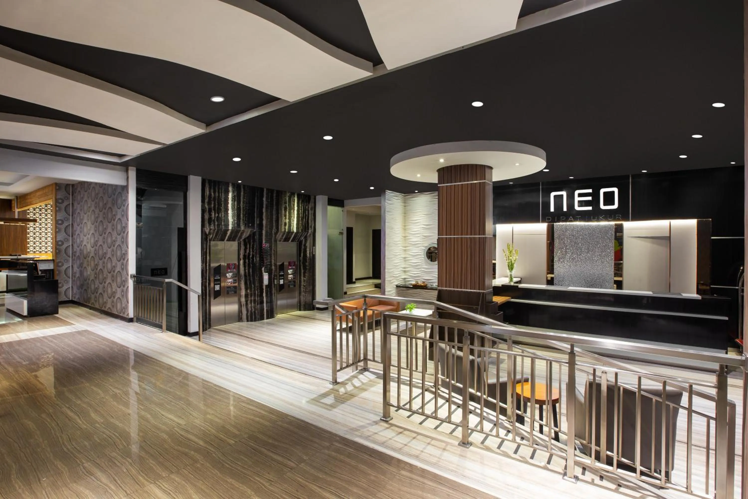 Lobby or reception in Neo Dipatiukur Bandung by ASTON