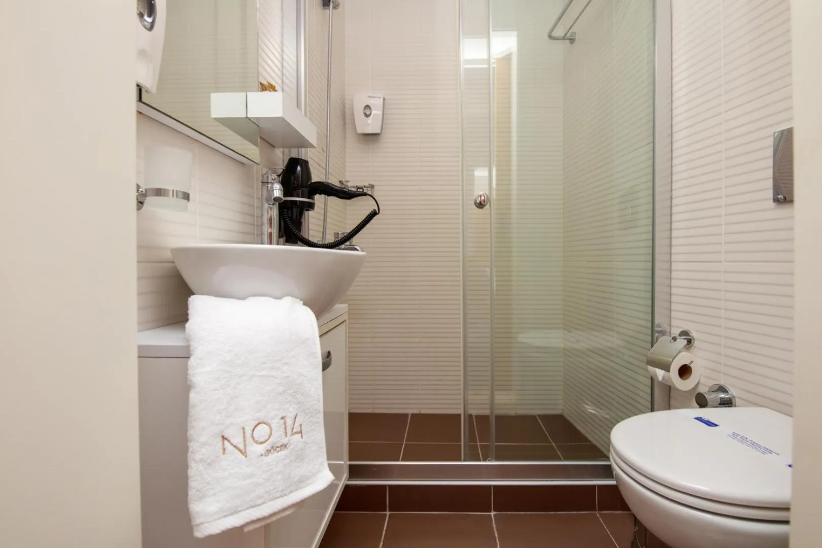 Shower in No 14 HOTEL GÖCEK