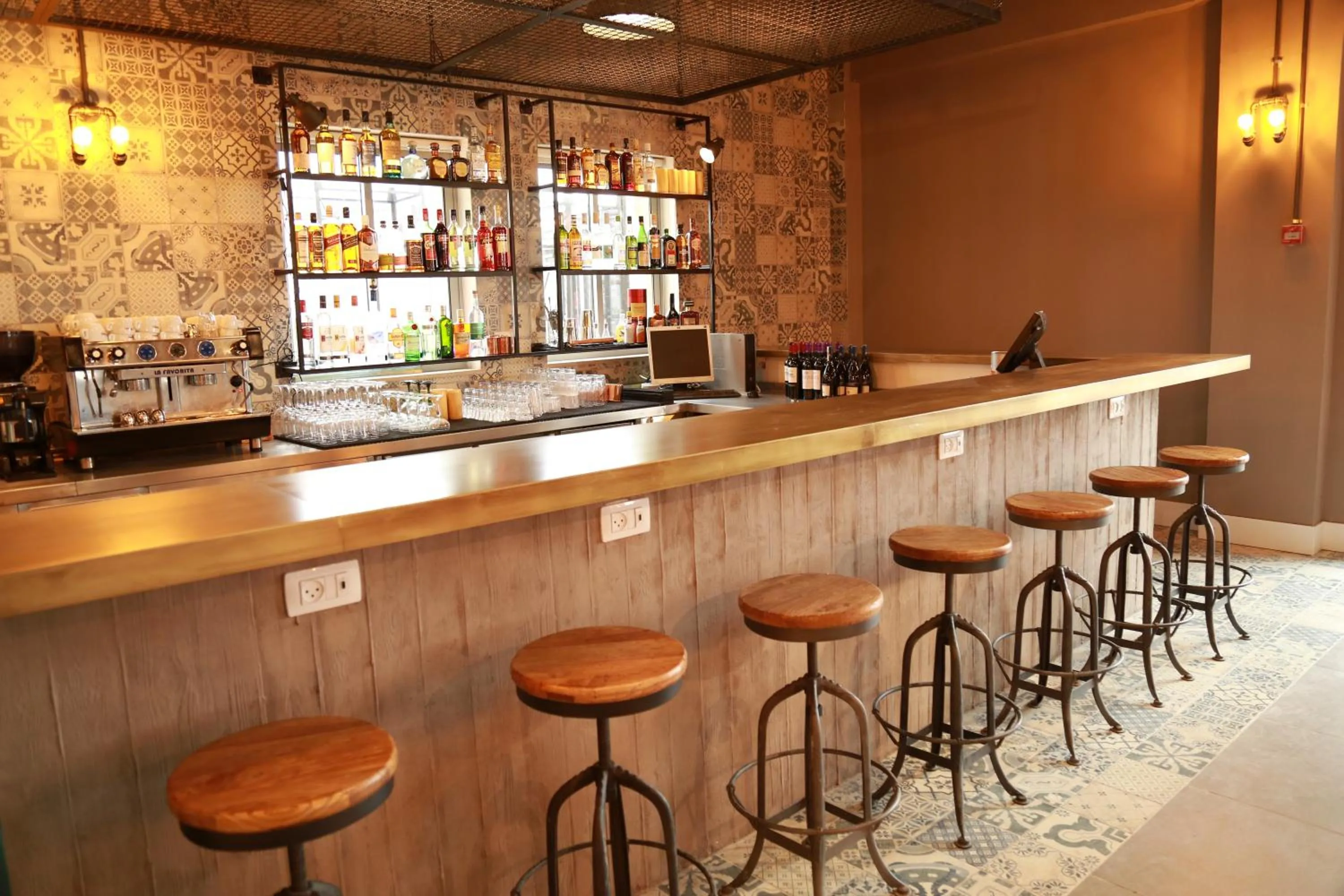 Lounge or bar in The Post Hostel Jerusalem