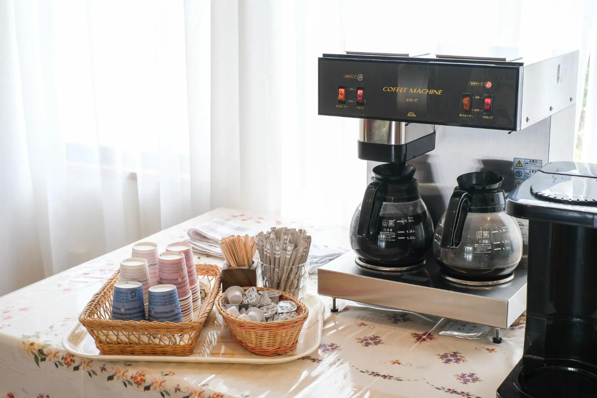 Communal lounge/ TV room in Hotel Sunresort Shirahama