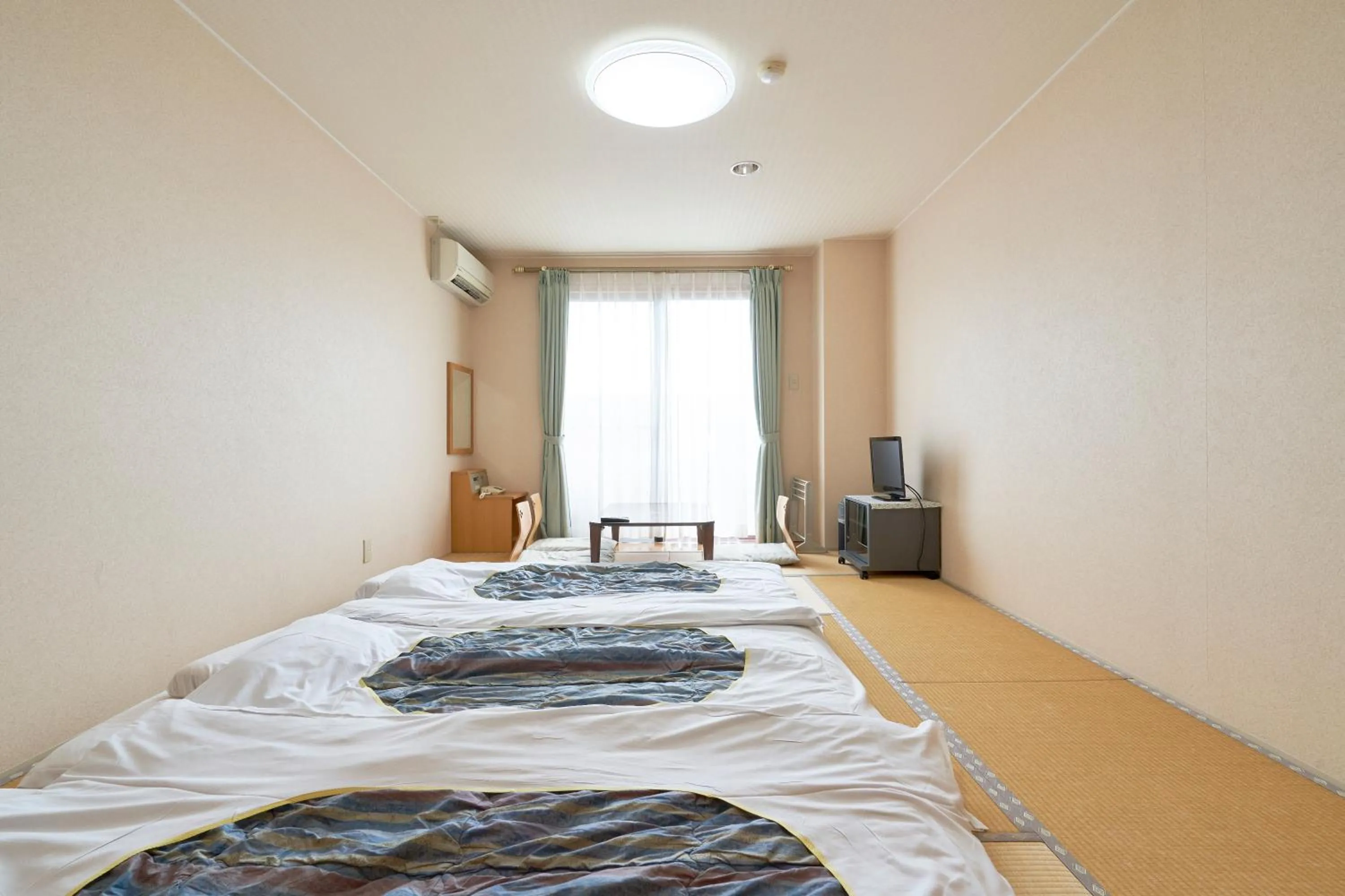 Photo of the whole room, Bed in Hotel Sunresort Shirahama