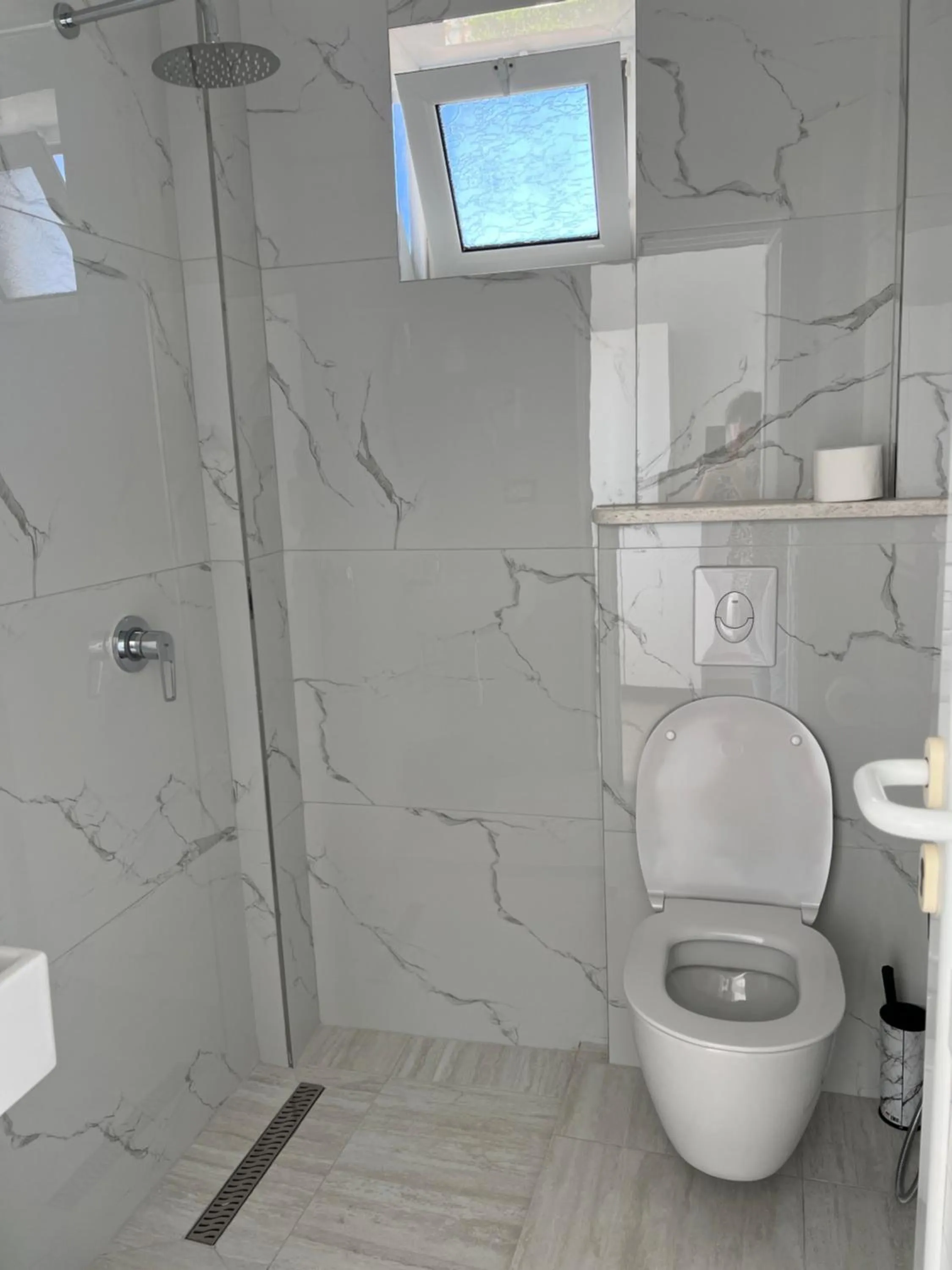 Shower in Hotel Real