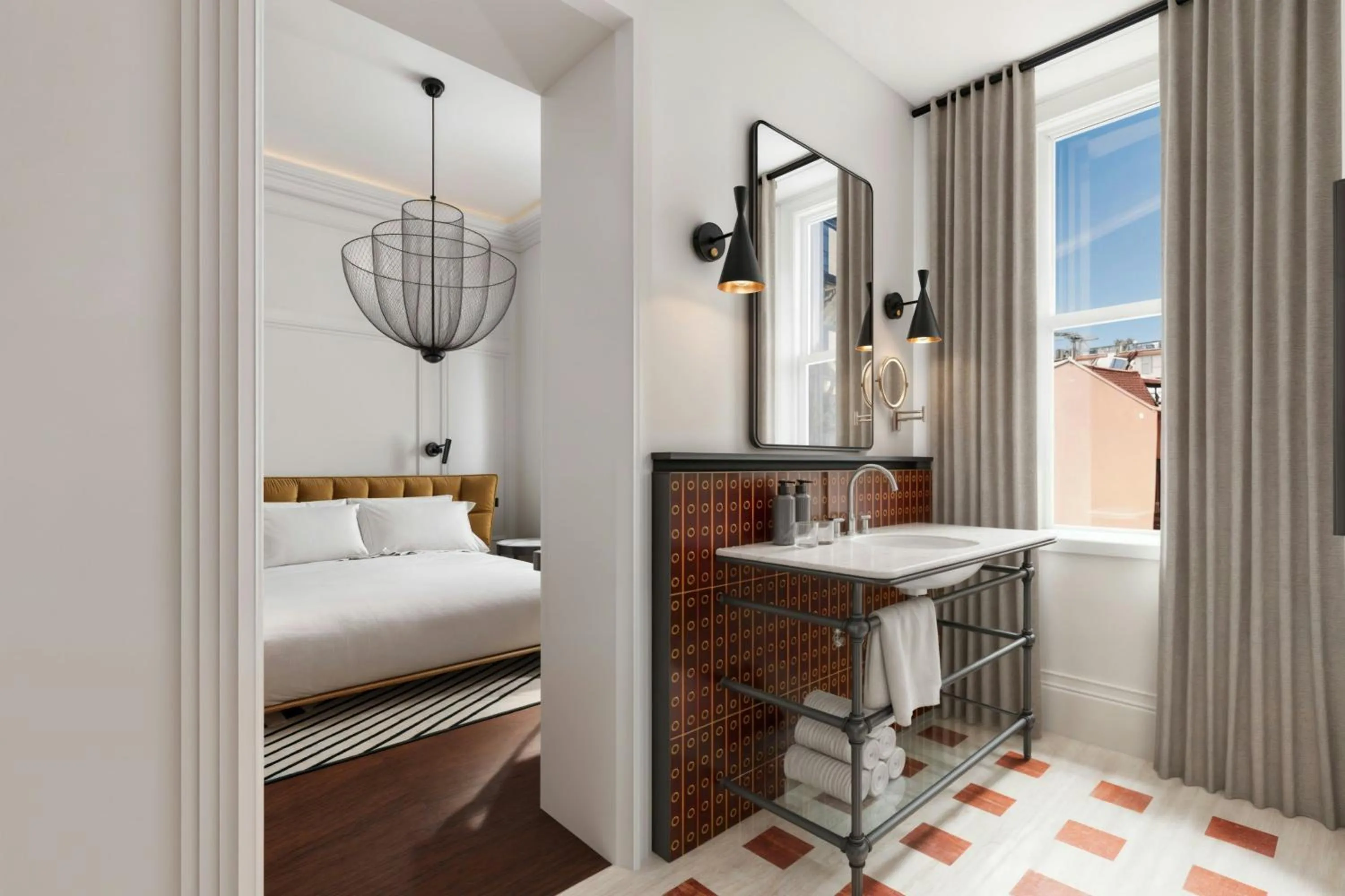 Photo of the whole room, Bed in Aloft Istanbul Karakoy