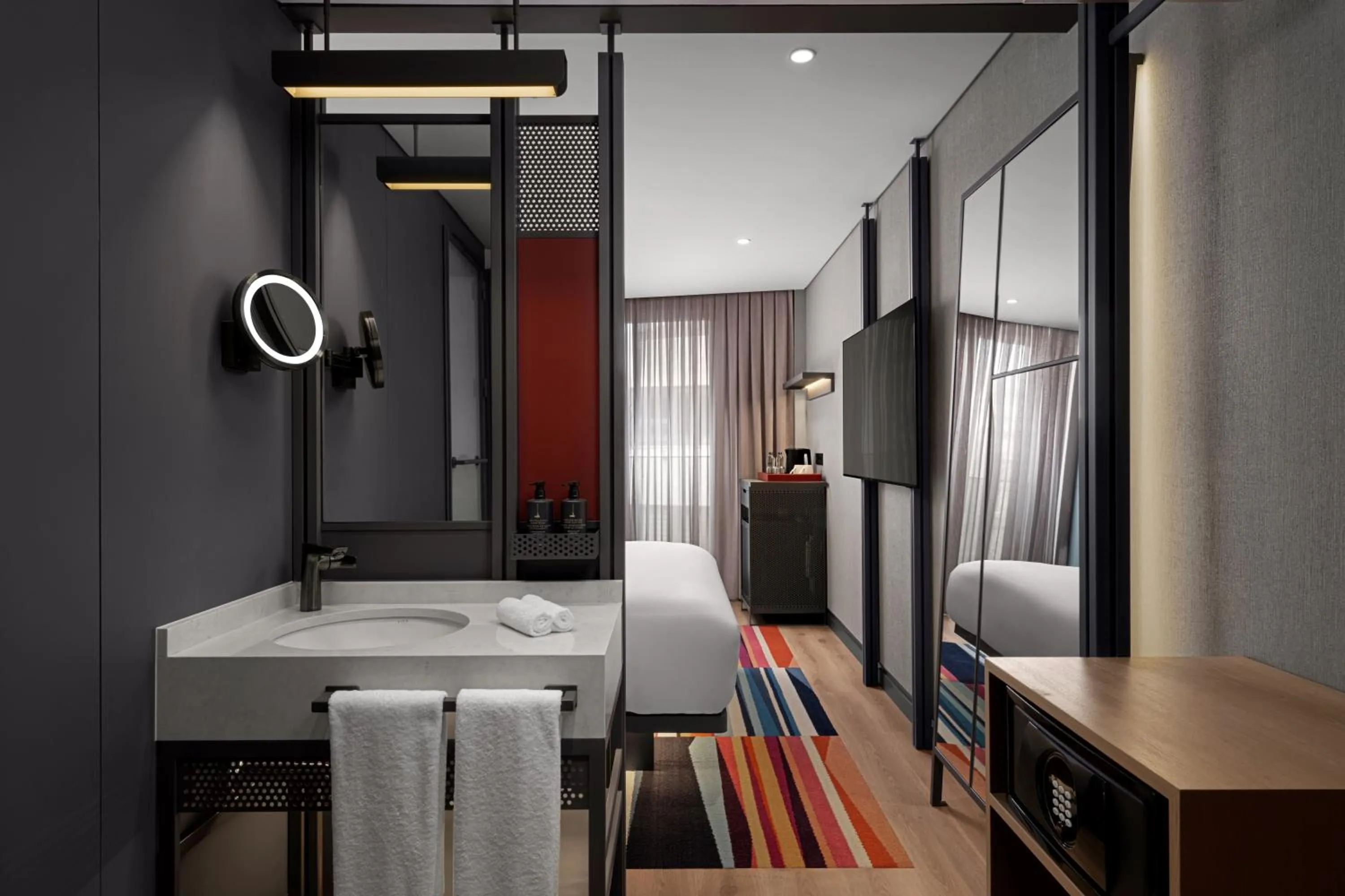 Bathroom, Bed in Aloft Istanbul Karakoy