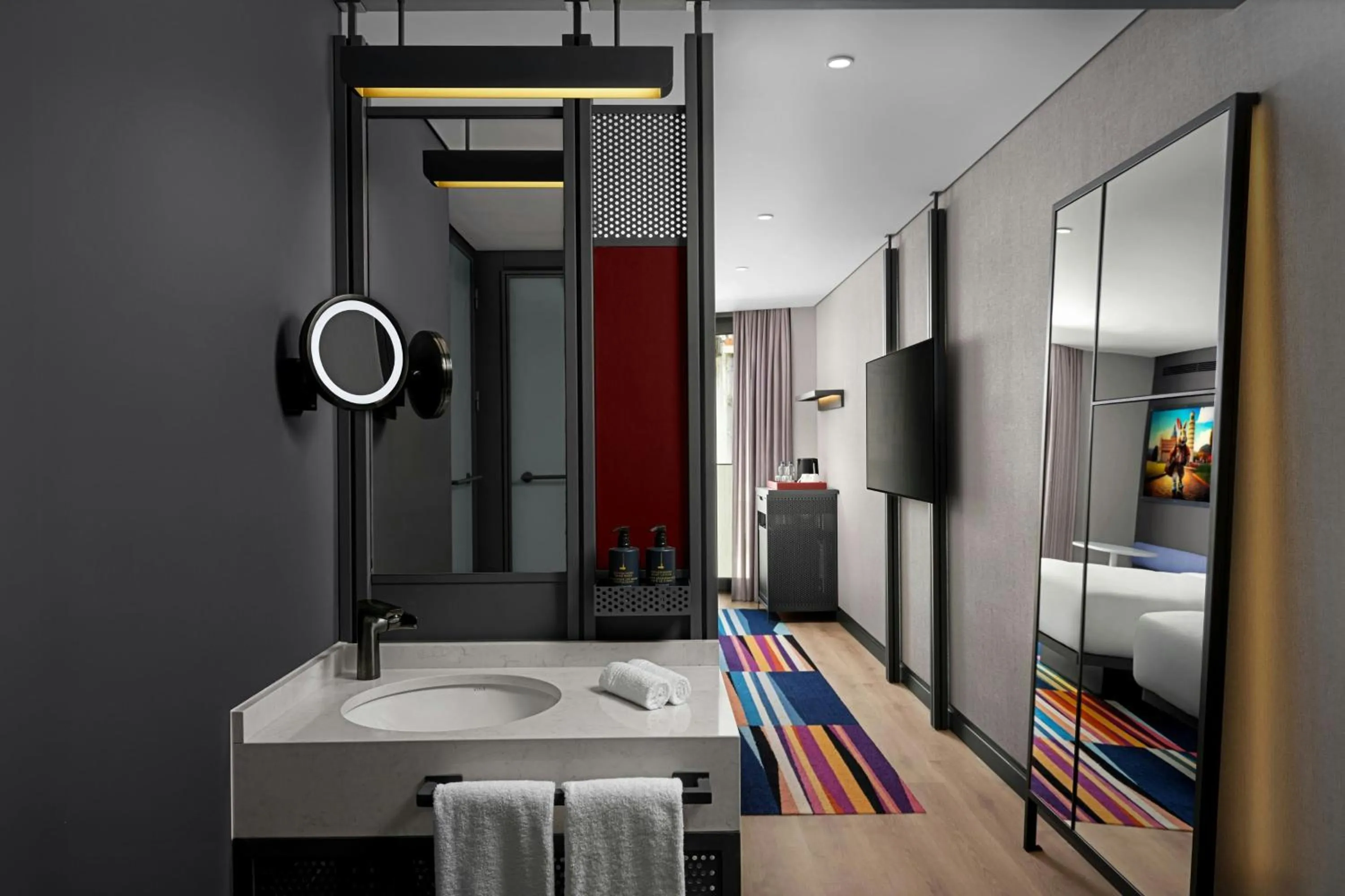 Photo of the whole room, Bed in Aloft Istanbul Karakoy