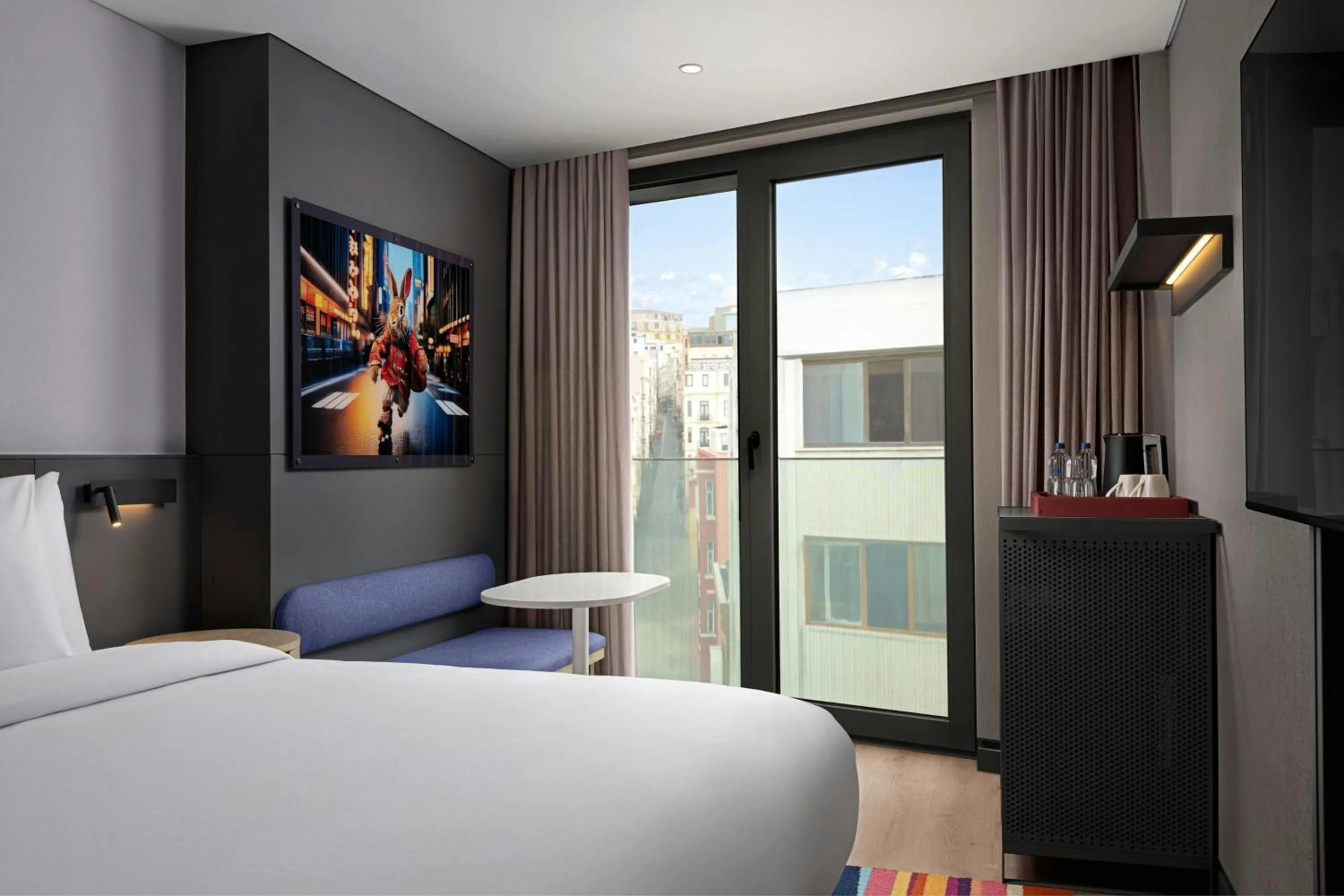 Photo of the whole room, Bed in Aloft Istanbul Karakoy
