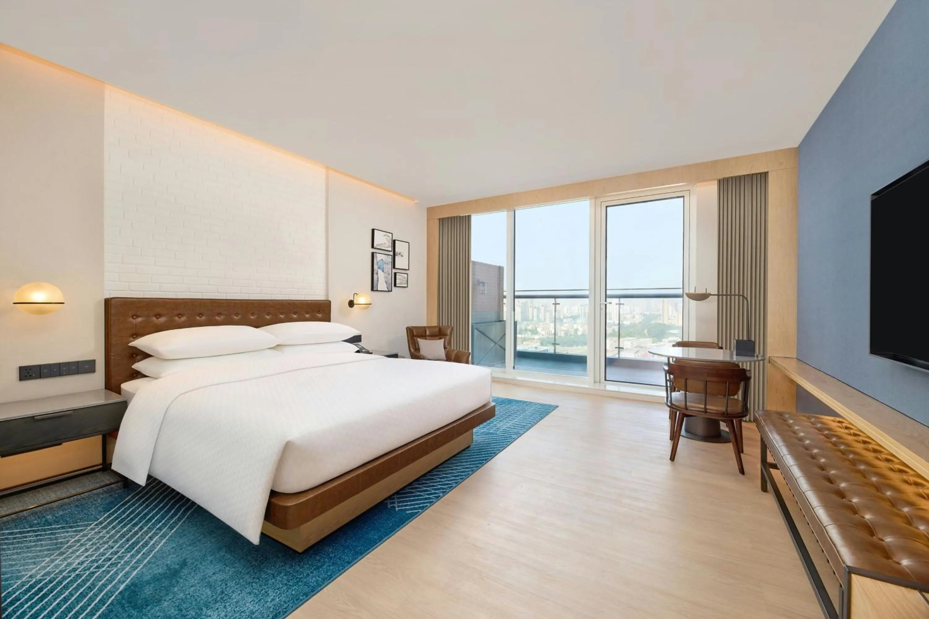 Photo of the whole room, Bed in Four Points by Sheraton Rizhao