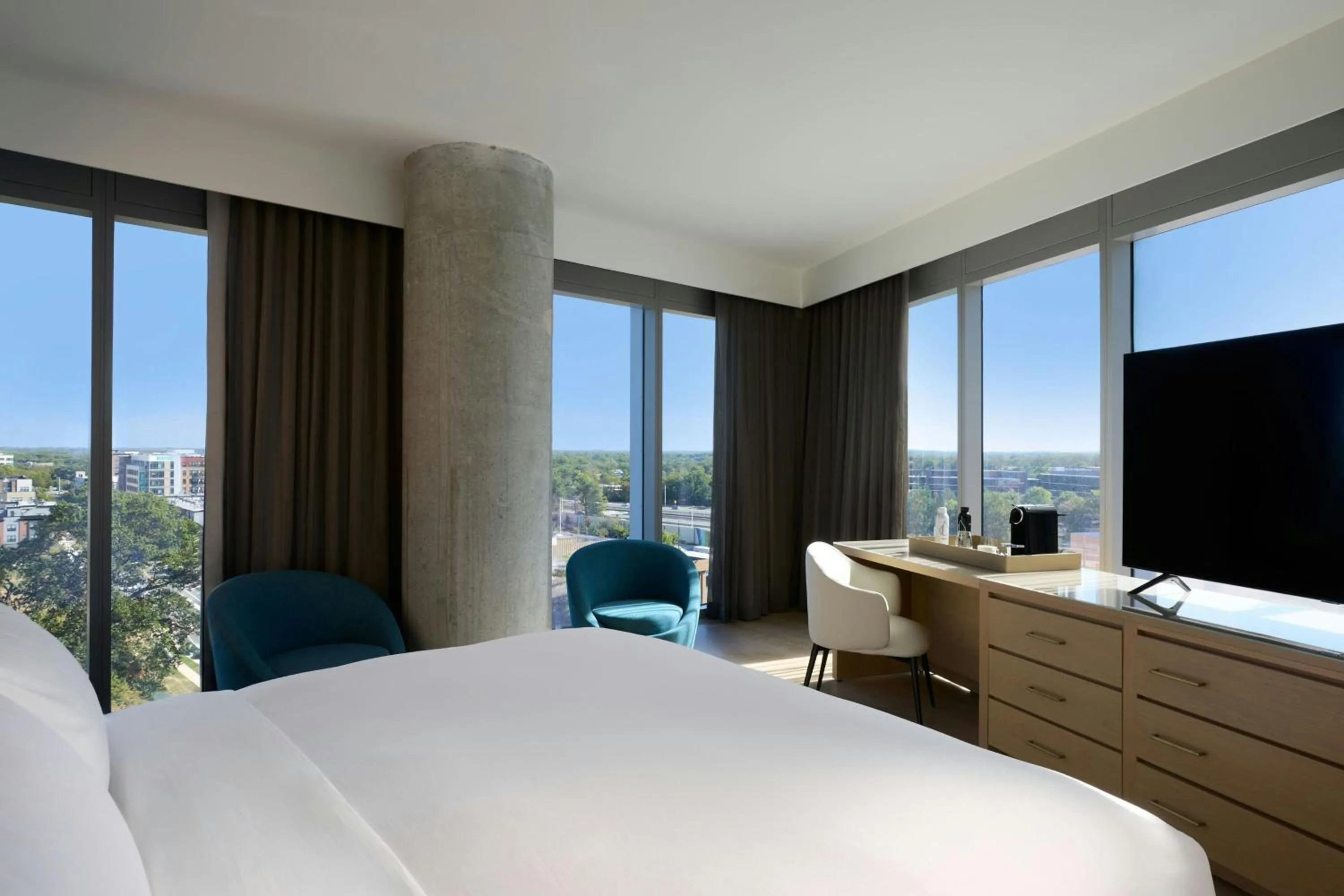 Photo of the whole room, Bed in JW Marriott Reston Station