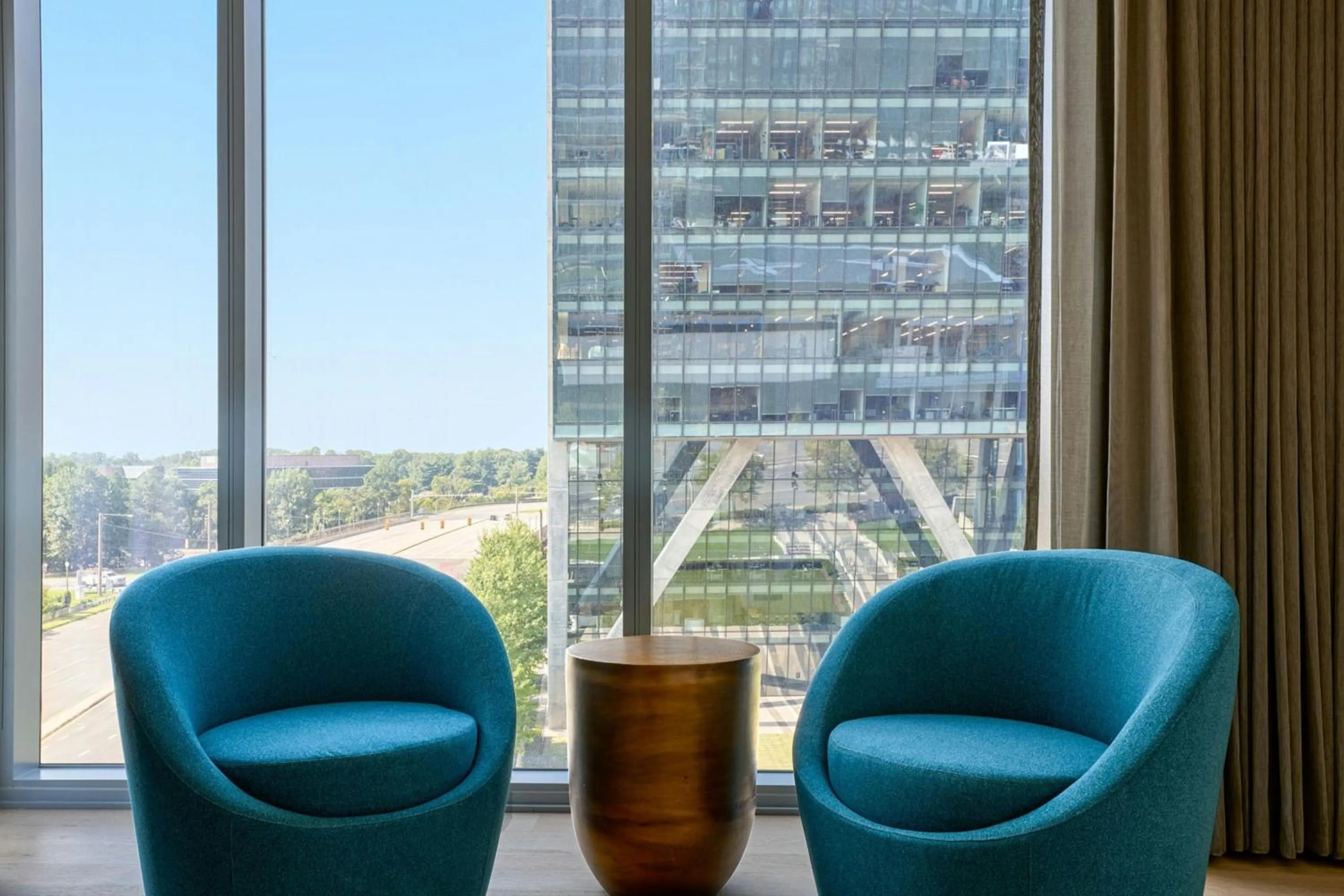 Lounge or bar in JW Marriott Reston Station