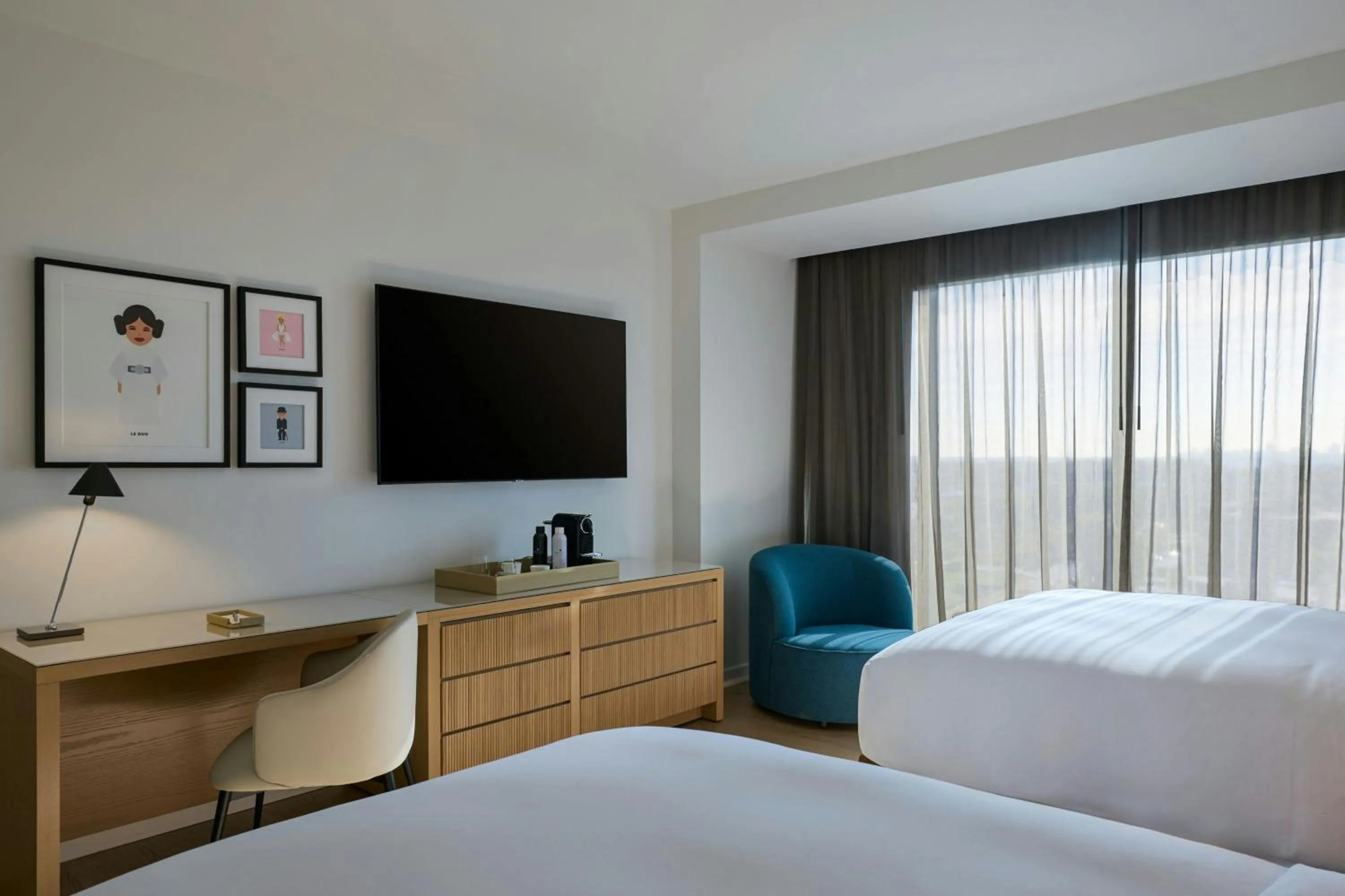 Photo of the whole room, Bed in JW Marriott Reston Station