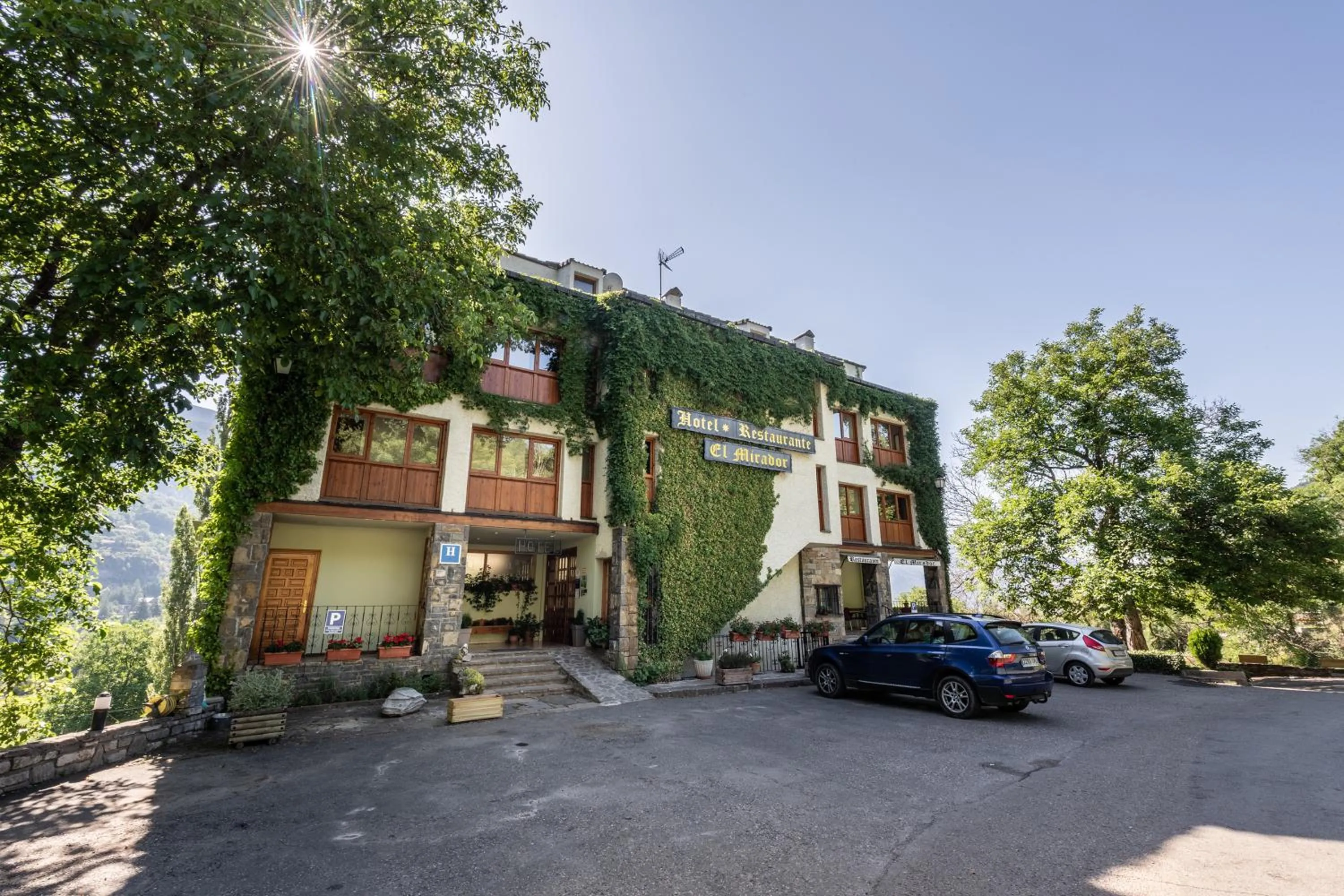 Property building in Hotel de Montaña El Mirador