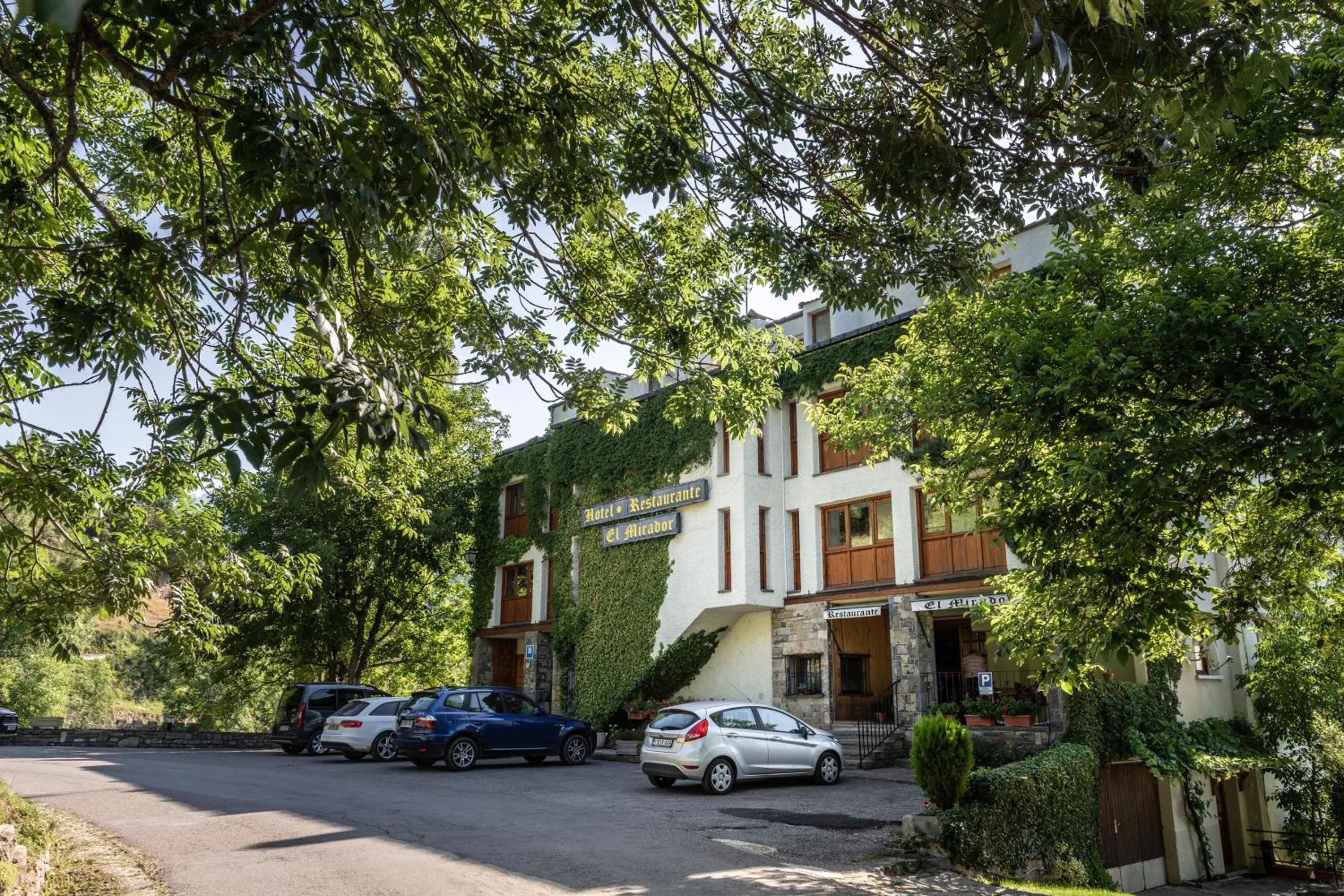 Property building in Hotel de Montaña El Mirador