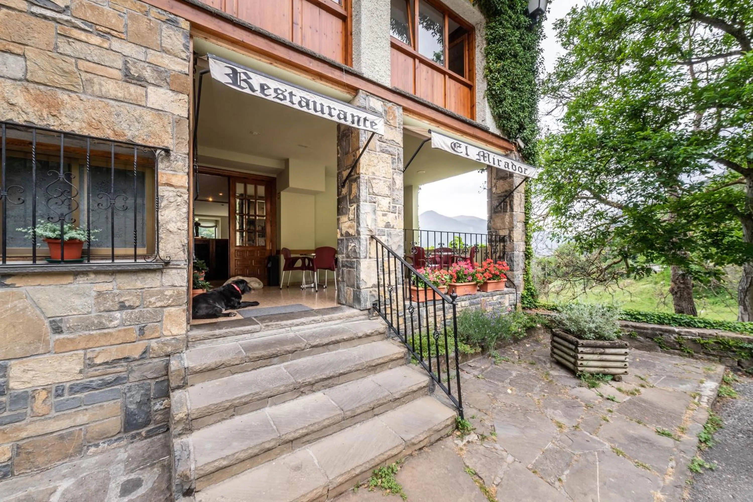 Patio in Hotel de Montaña El Mirador