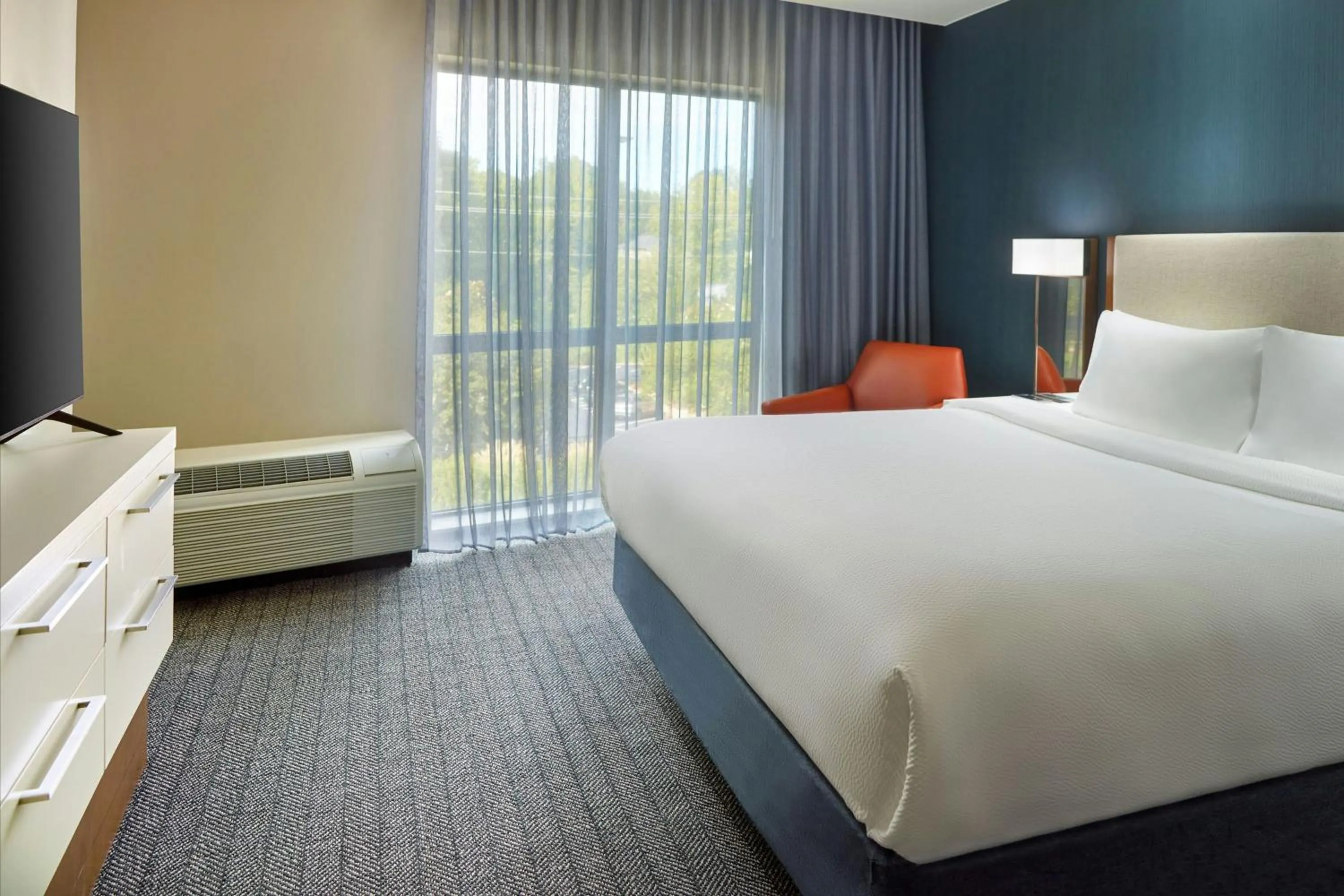 Photo of the whole room, Bed in Courtyard by Marriott Carrollton