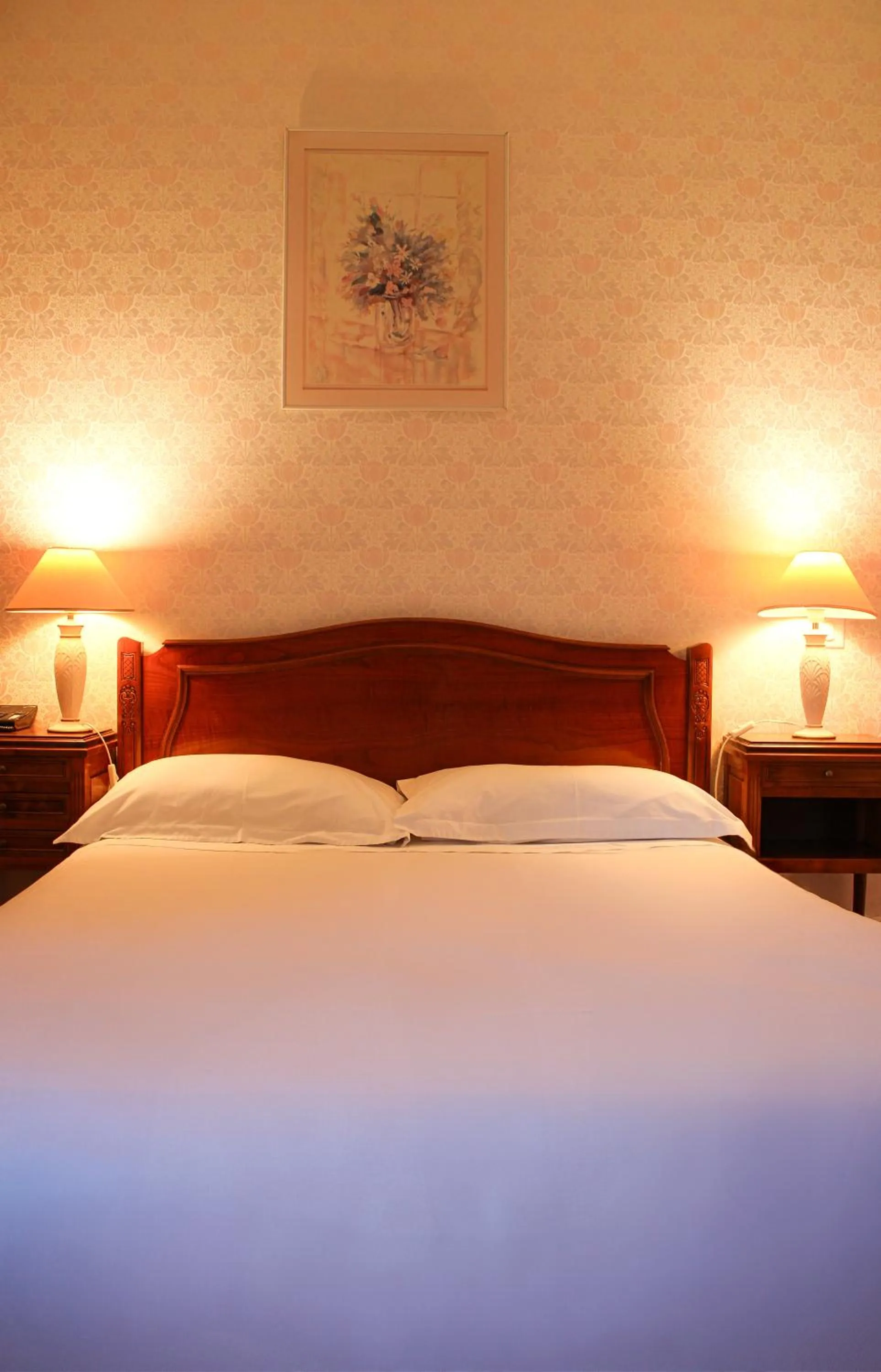 Bed in Hotel La Villa Fleurie