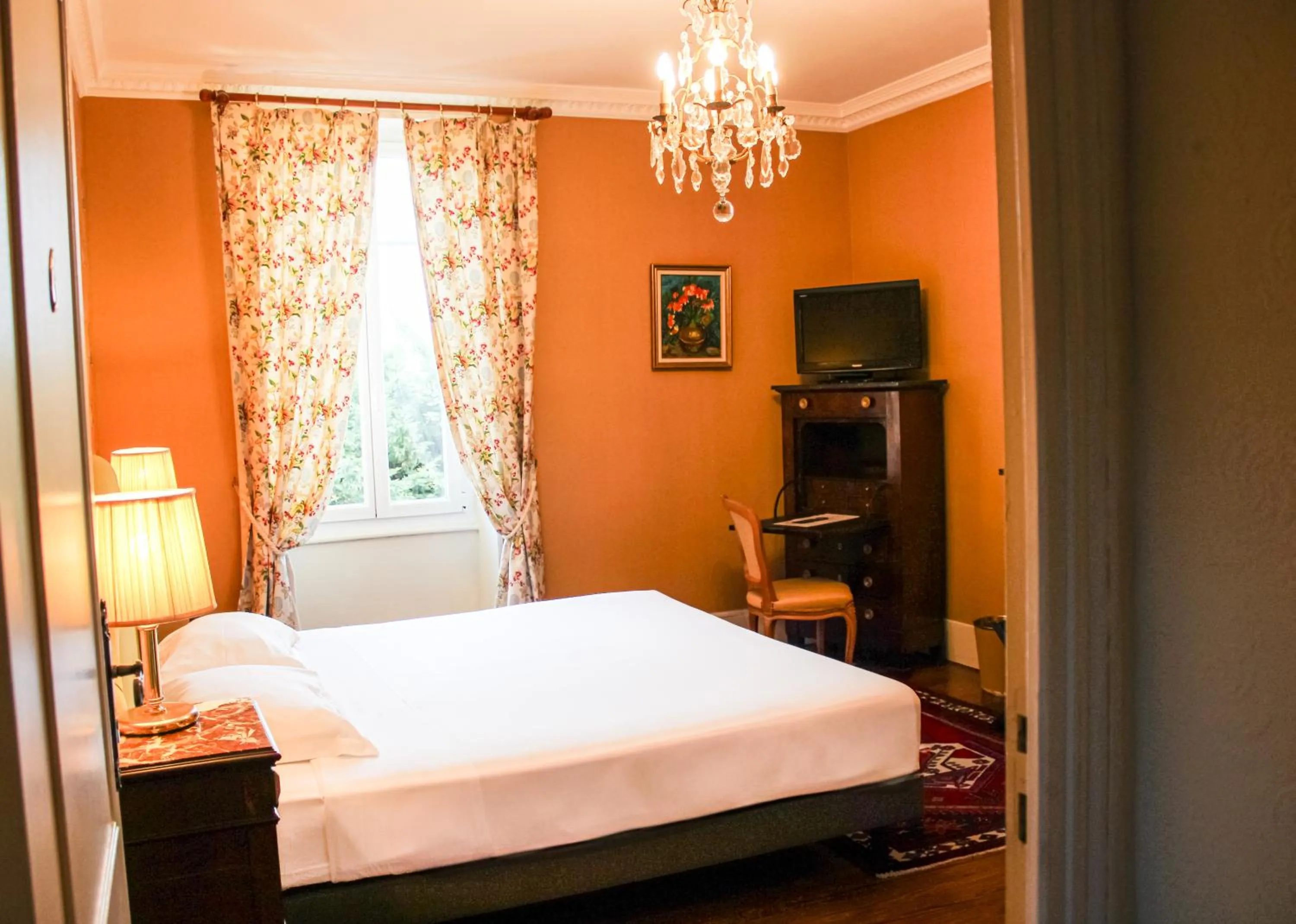 Photo of the whole room, Bed in Hotel La Villa Fleurie