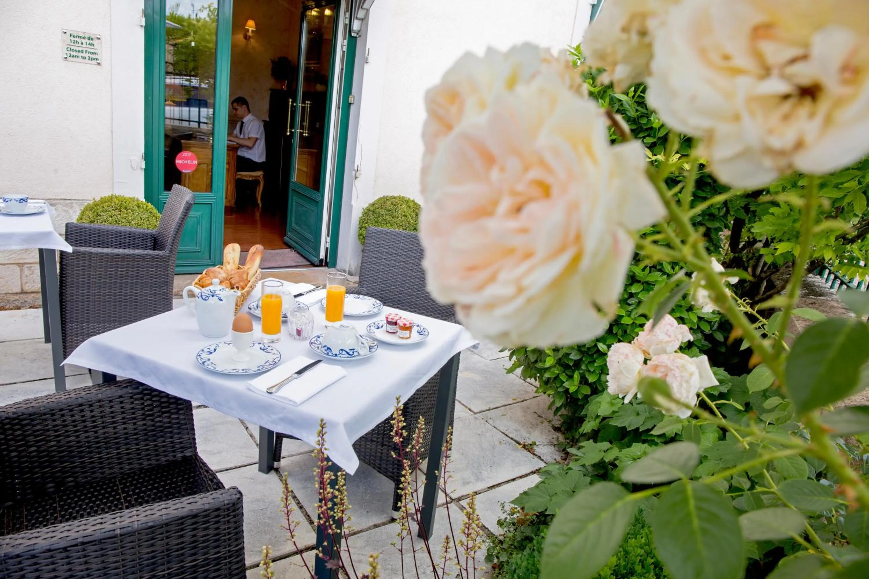 Patio in Hotel La Villa Fleurie
