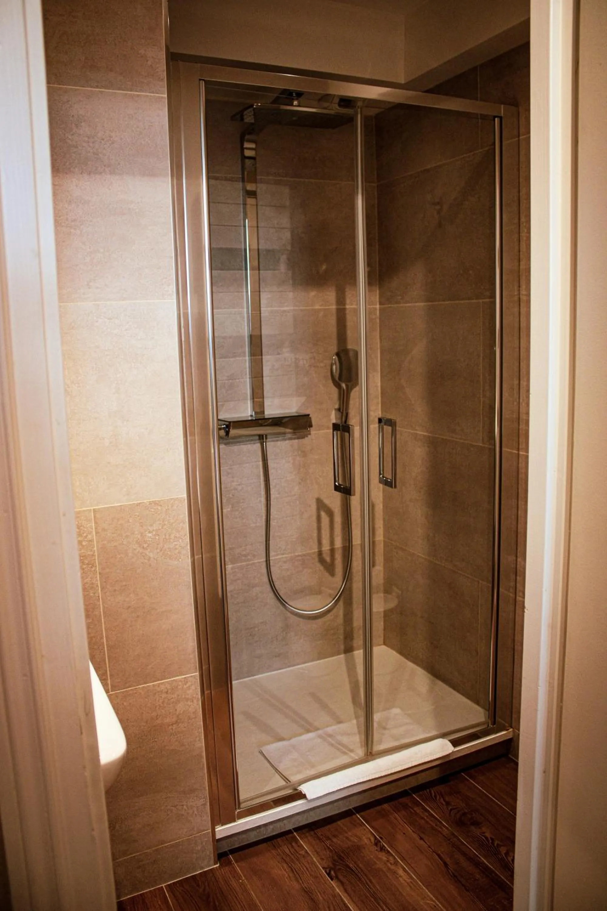 Shower in Hotel La Villa Fleurie