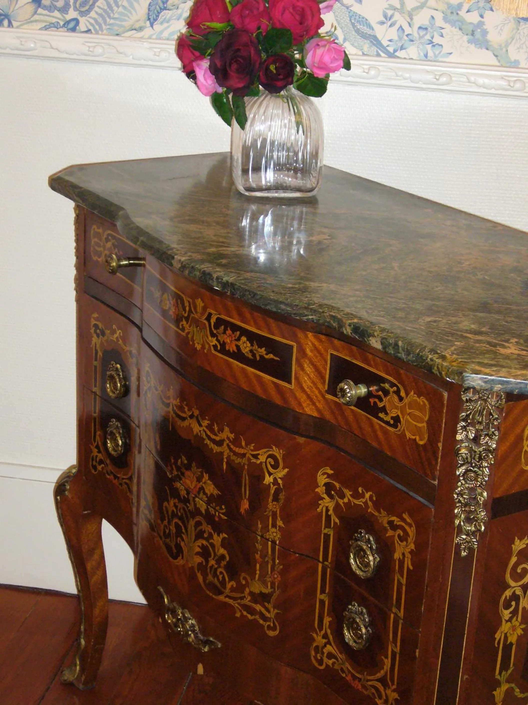 Bedroom in Hotel La Villa Fleurie