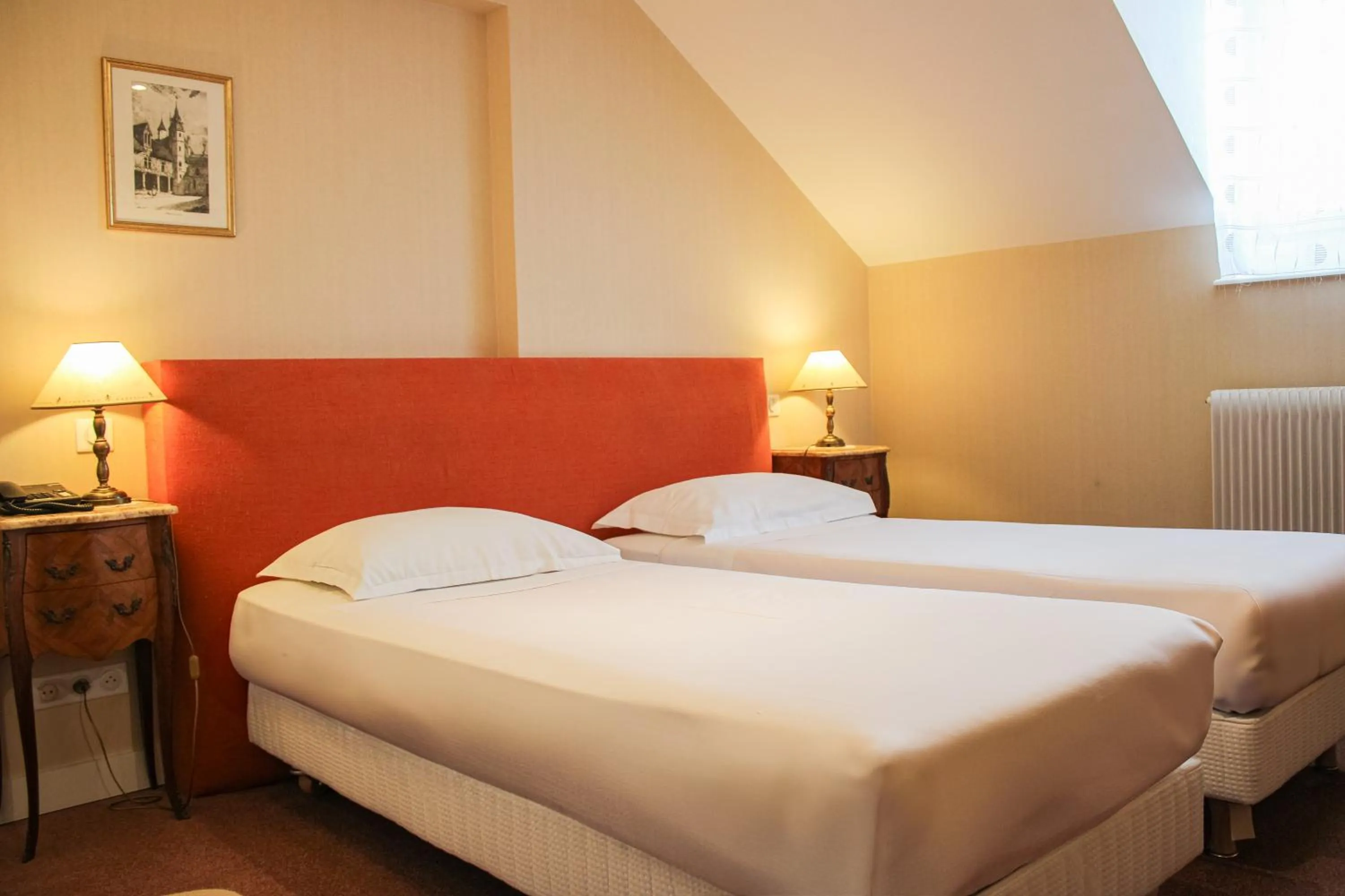 Bedroom, Bed in Hotel La Villa Fleurie