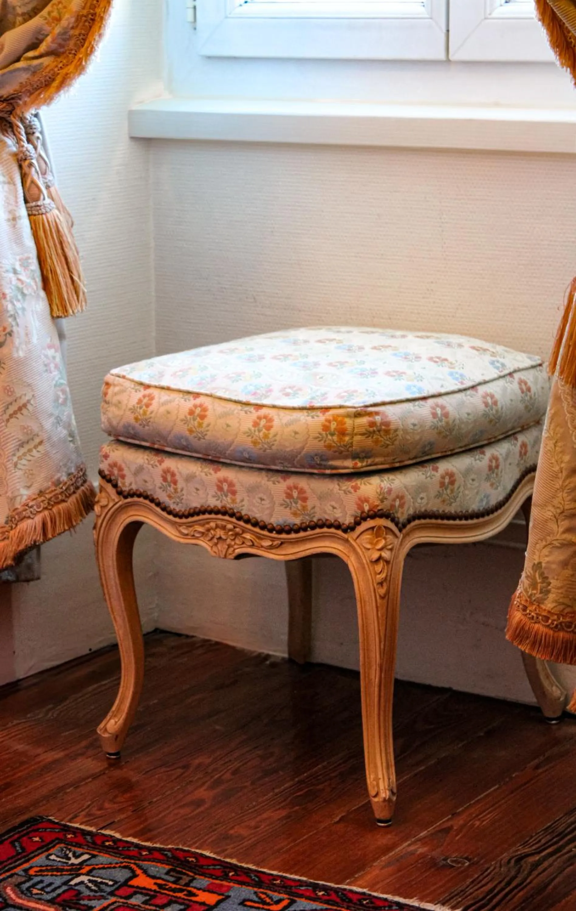 Bedroom in Hotel La Villa Fleurie