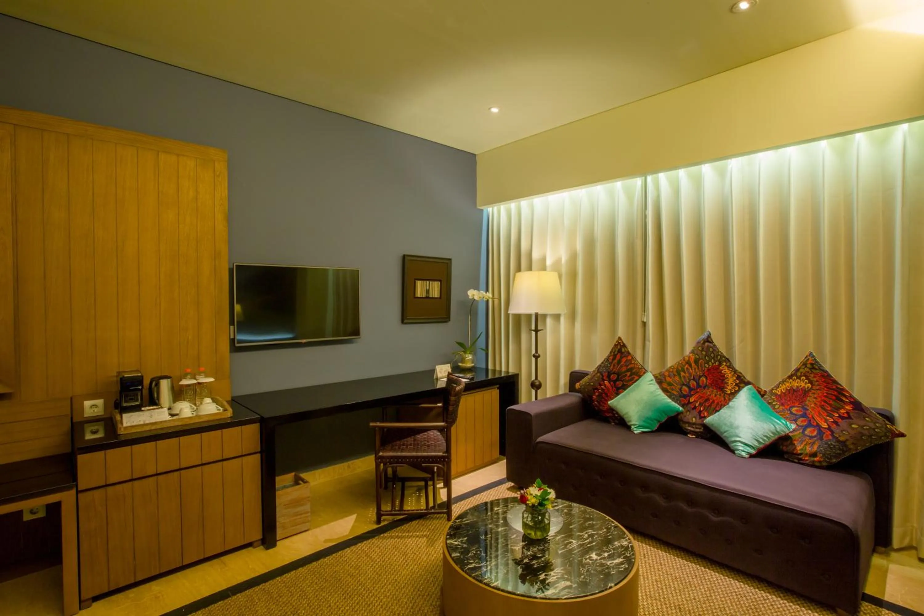 Living room, Bed in Bali Paragon Resort Hotel