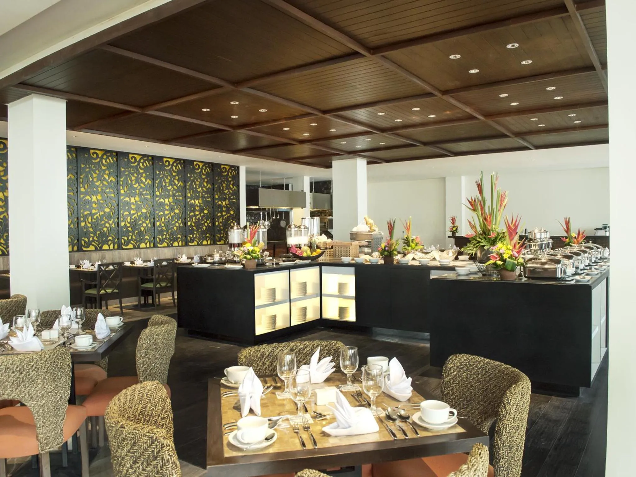 Restaurant/places to eat in Bali Paragon Resort Hotel