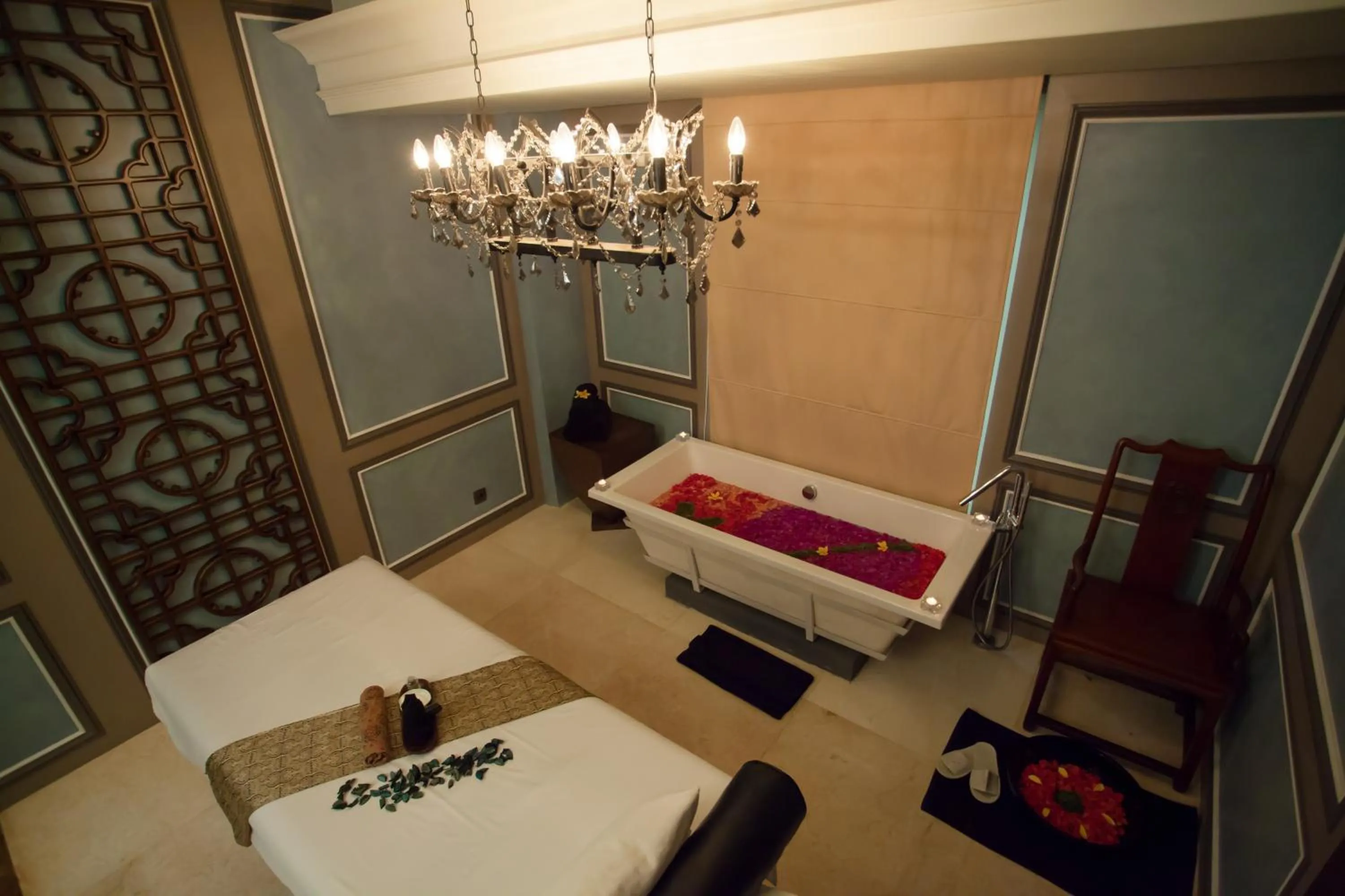 Massage, Bed in Bali Paragon Resort Hotel