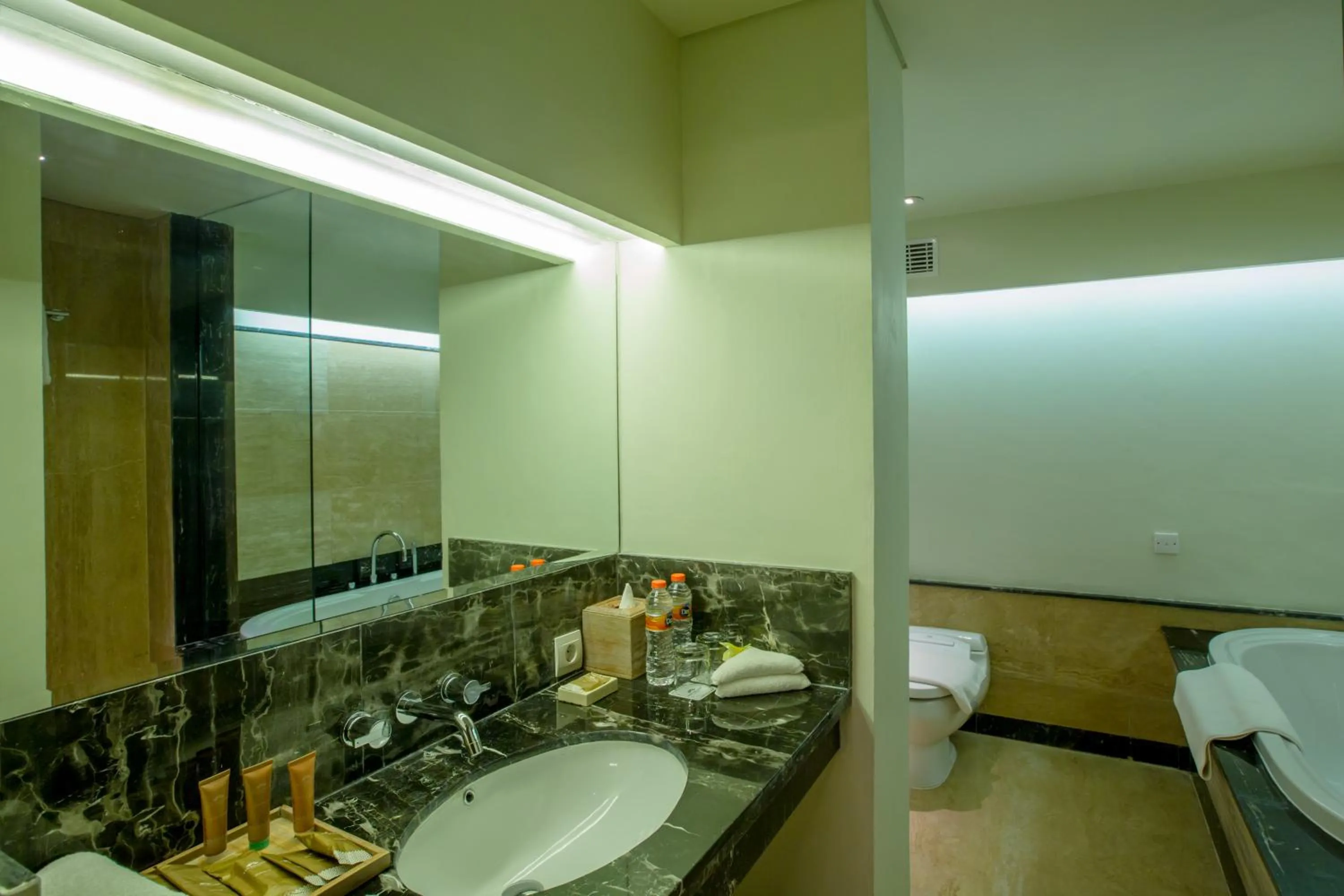 Bathroom in Bali Paragon Resort Hotel