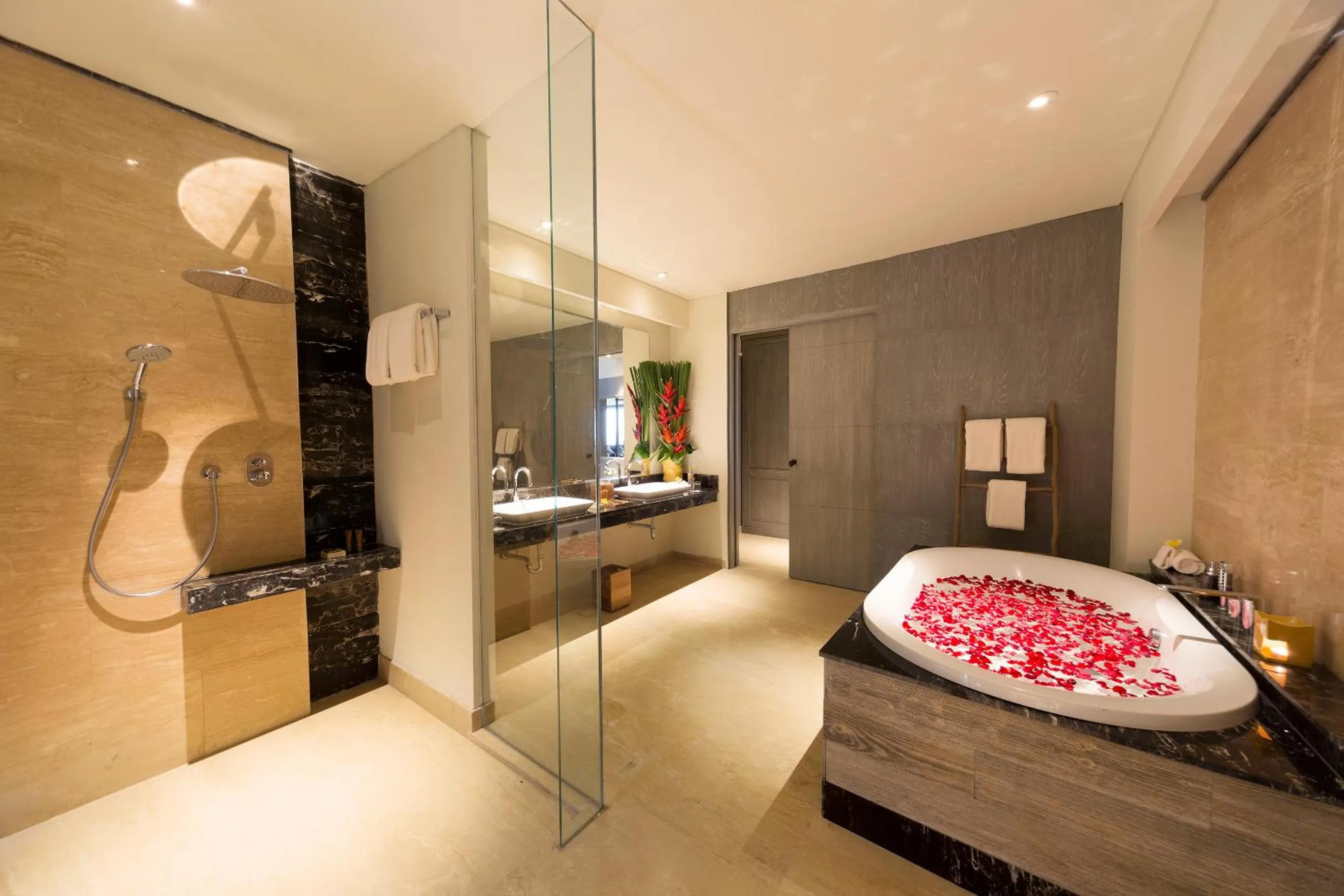 Bathroom, Bed in Bali Paragon Resort Hotel