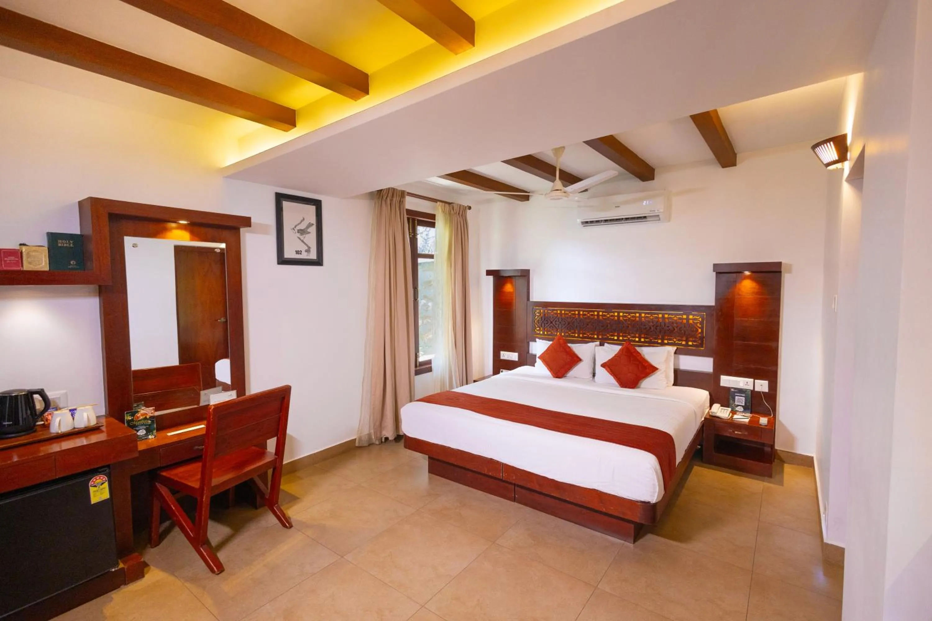 Bed in Forest Canopy Thekkady