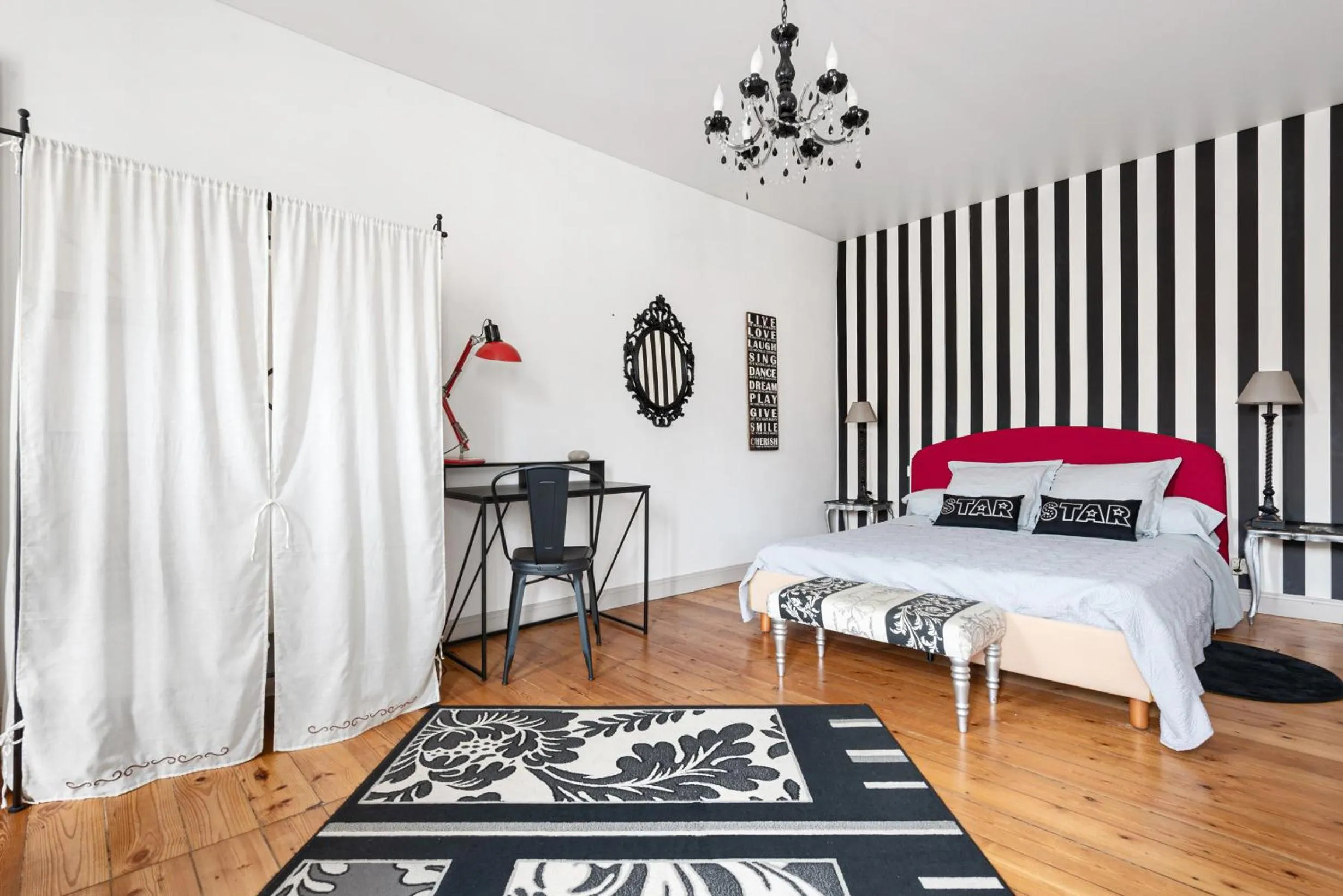 Photo of the whole room, Bed in Au Nid de la Madeleine