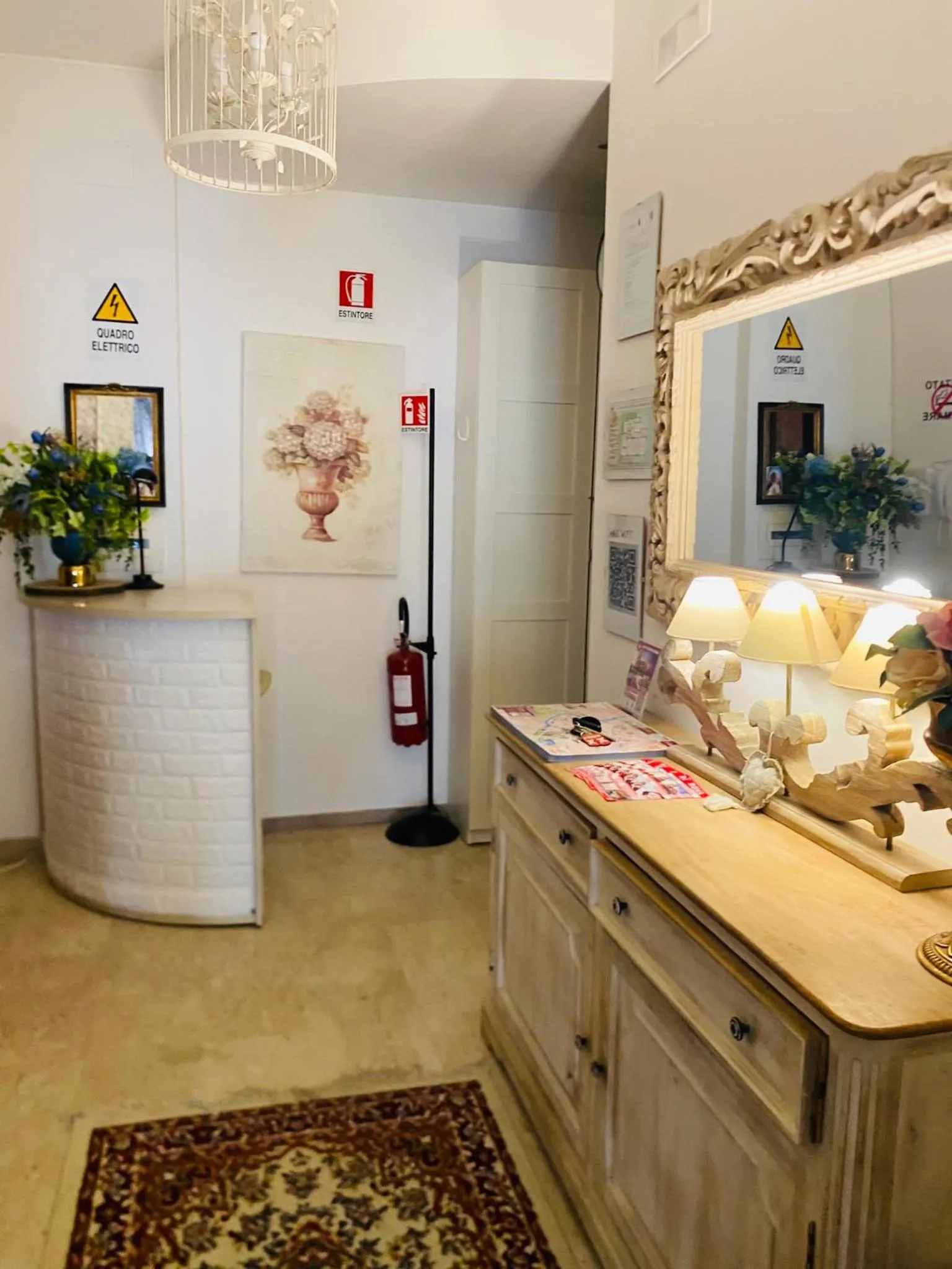 Communal lounge/ TV room in Mami Guest House Rome Vatican St Peters