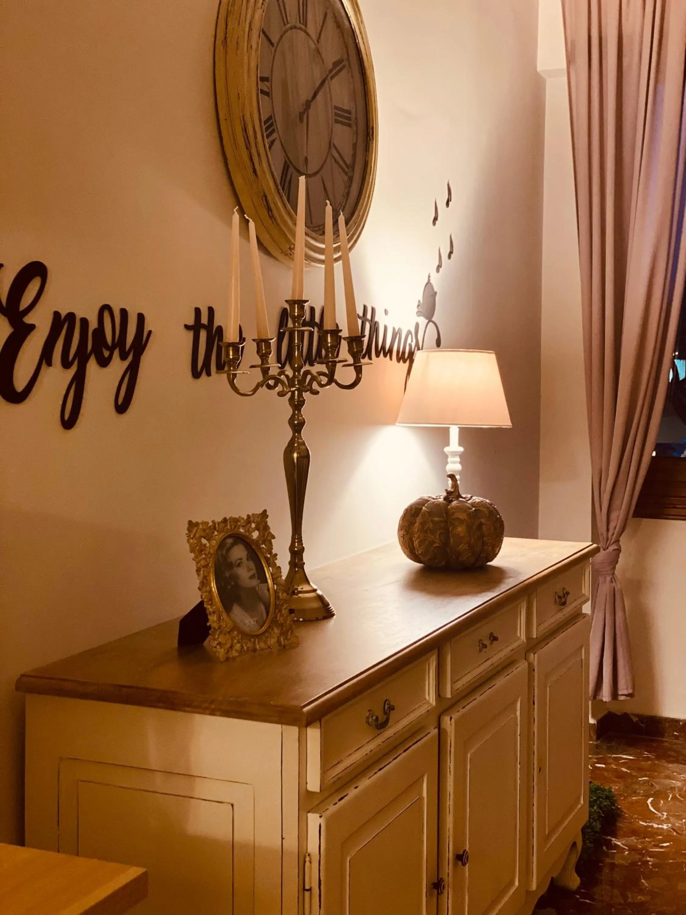 Decorative detail in Mami Guest House Rome Vatican St Peters