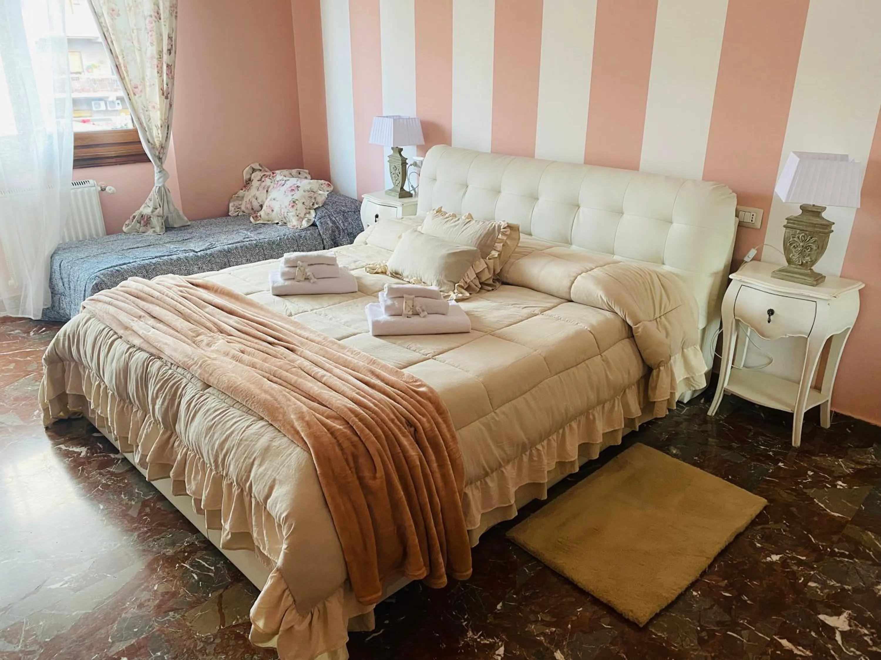 Bedroom, Bed in Mami Guest House Rome Vatican St Peters