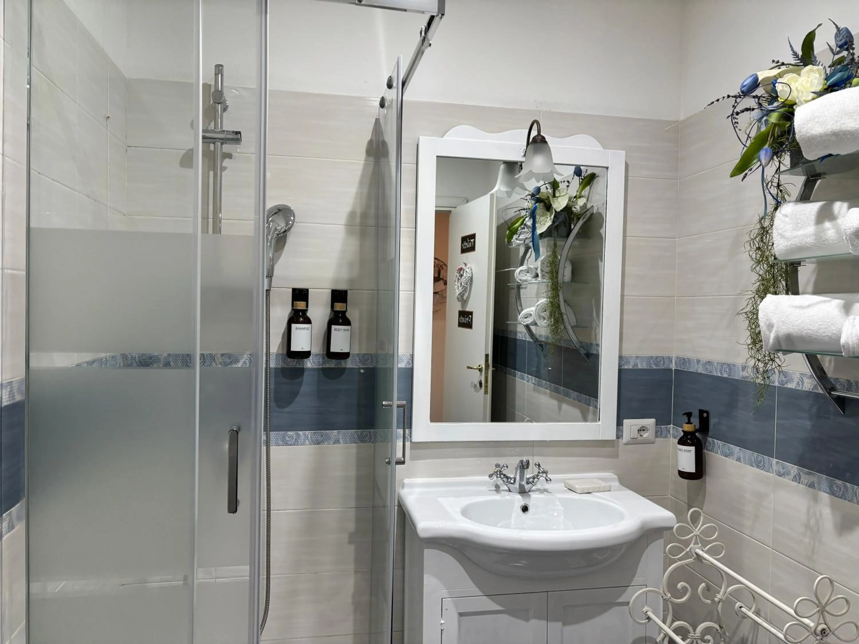 Shower in Mami Guest House Rome Vatican St Peters